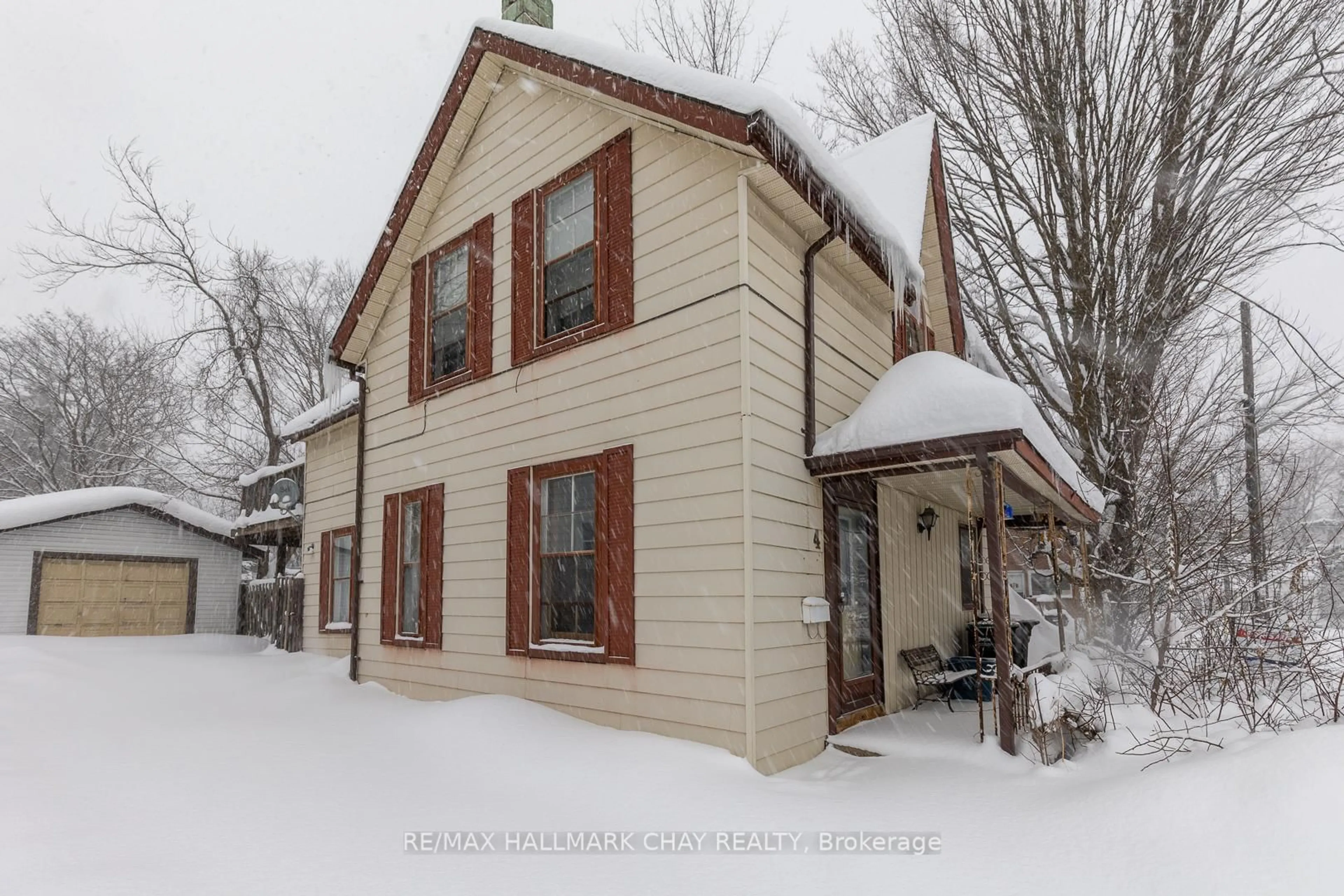 Unknown for 4 East St, Barrie Ontario L4M 2N4