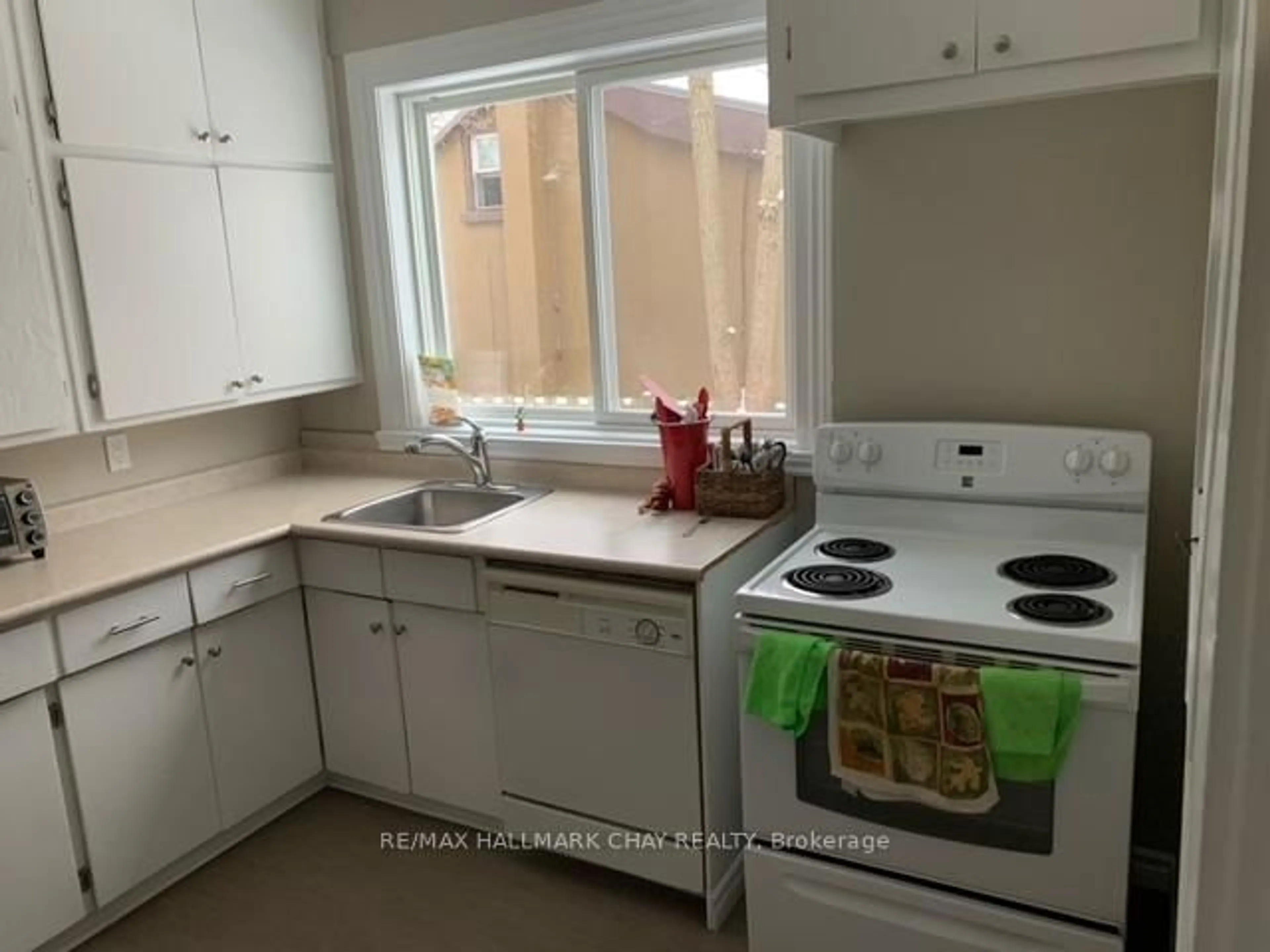 Standard kitchen, unknown for 58 Penetang St #1-4, Barrie Ontario L4M 1V6