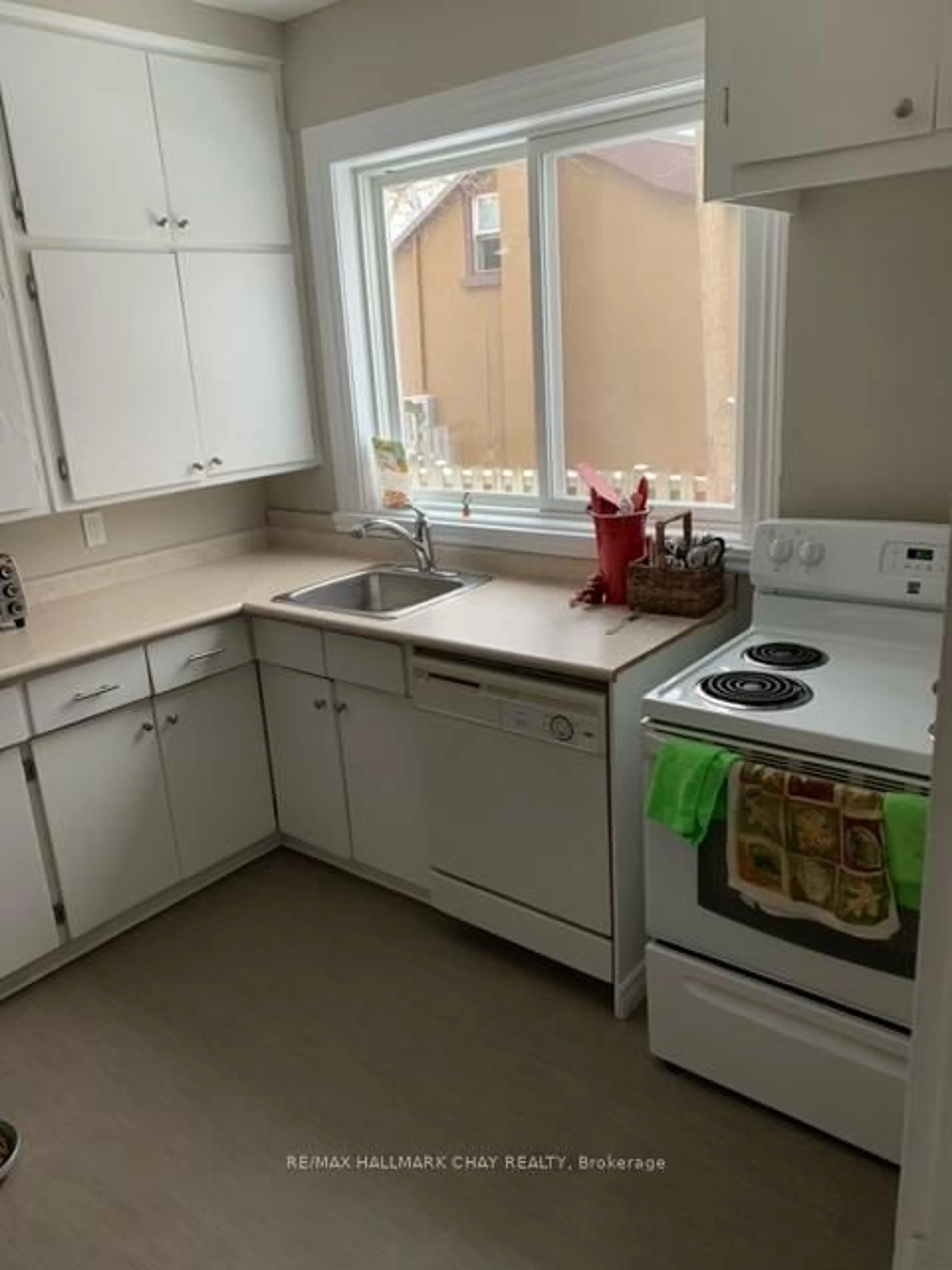 Standard kitchen, unknown for 58 Penetang St #1-4, Barrie Ontario L4M 1V6