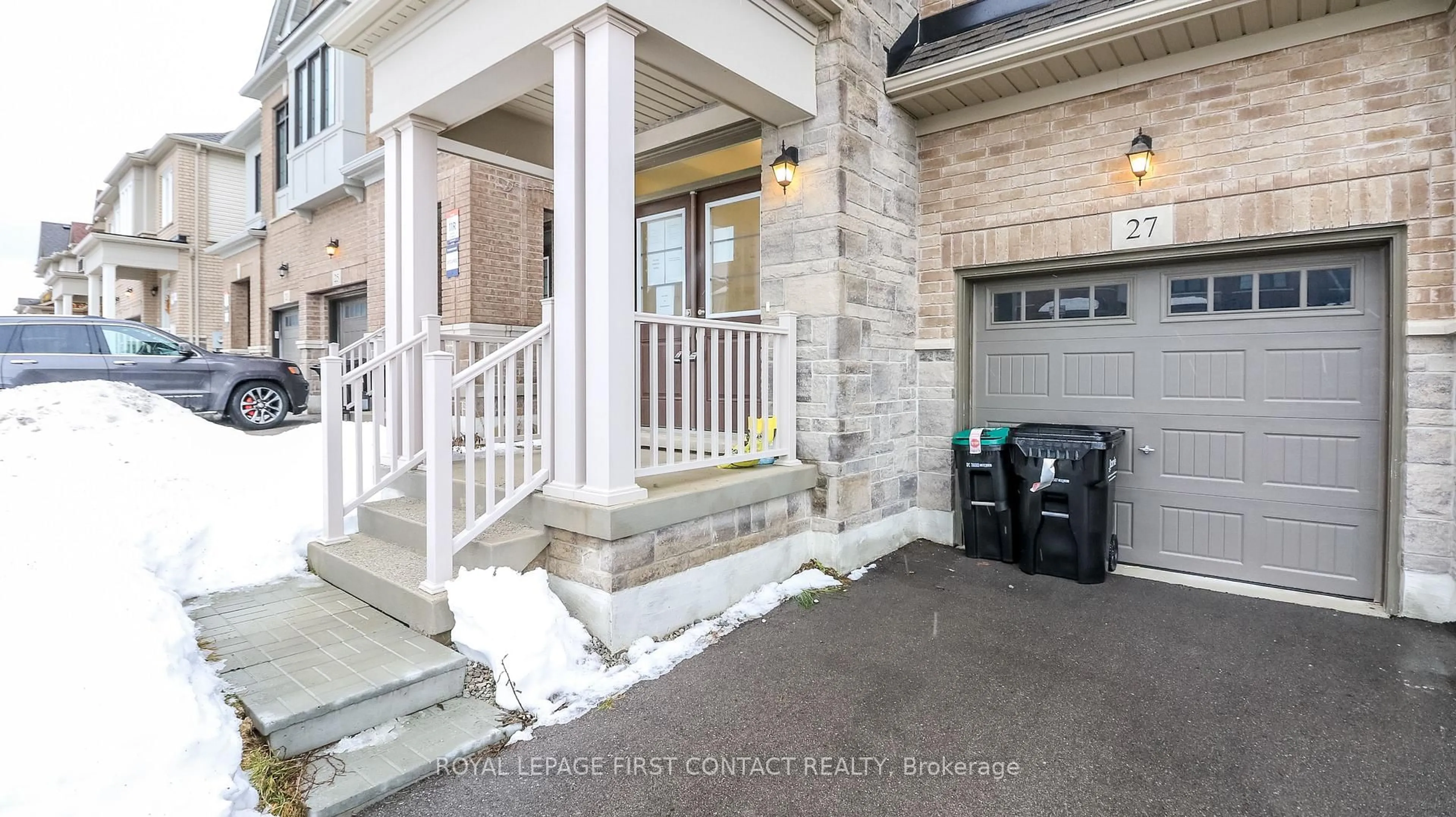 Indoor entryway for 27 Greer St, Barrie Ontario L9J 0R4