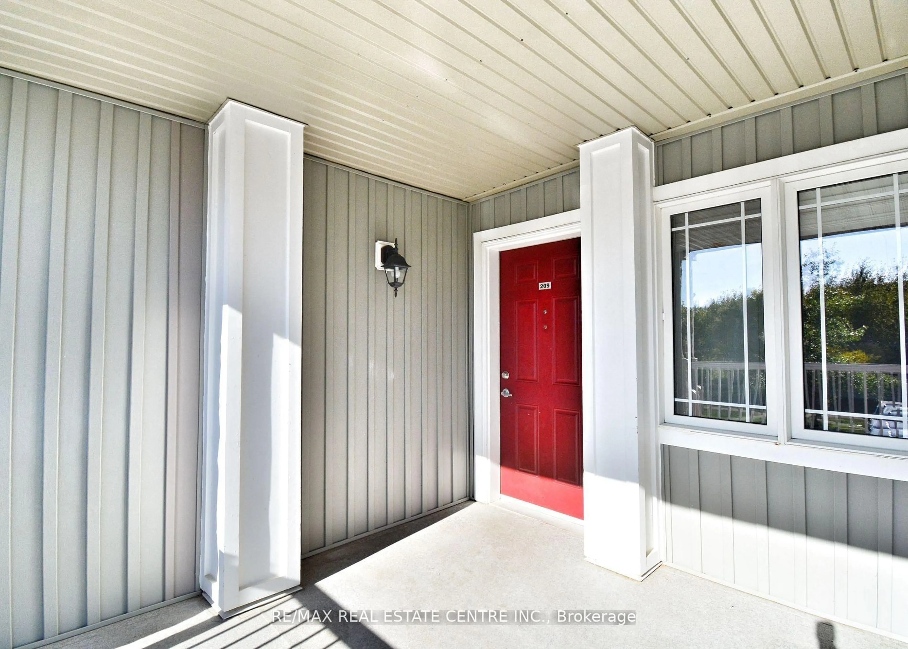 Indoor entryway for 50 Mulligan Lane #209, Wasaga Beach Ontario L9Z 0C5