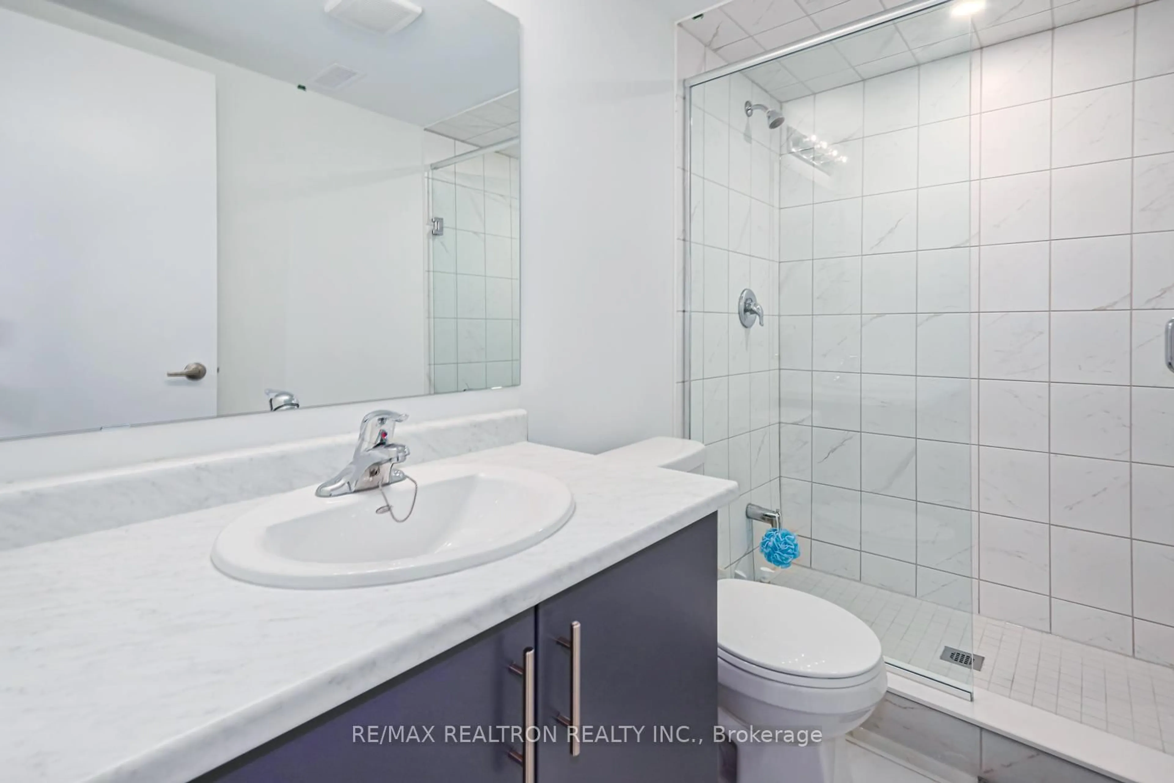 Standard bathroom, ceramic/tile floor for 52 Winters Cres, Collingwood Ontario L9Y 5B4