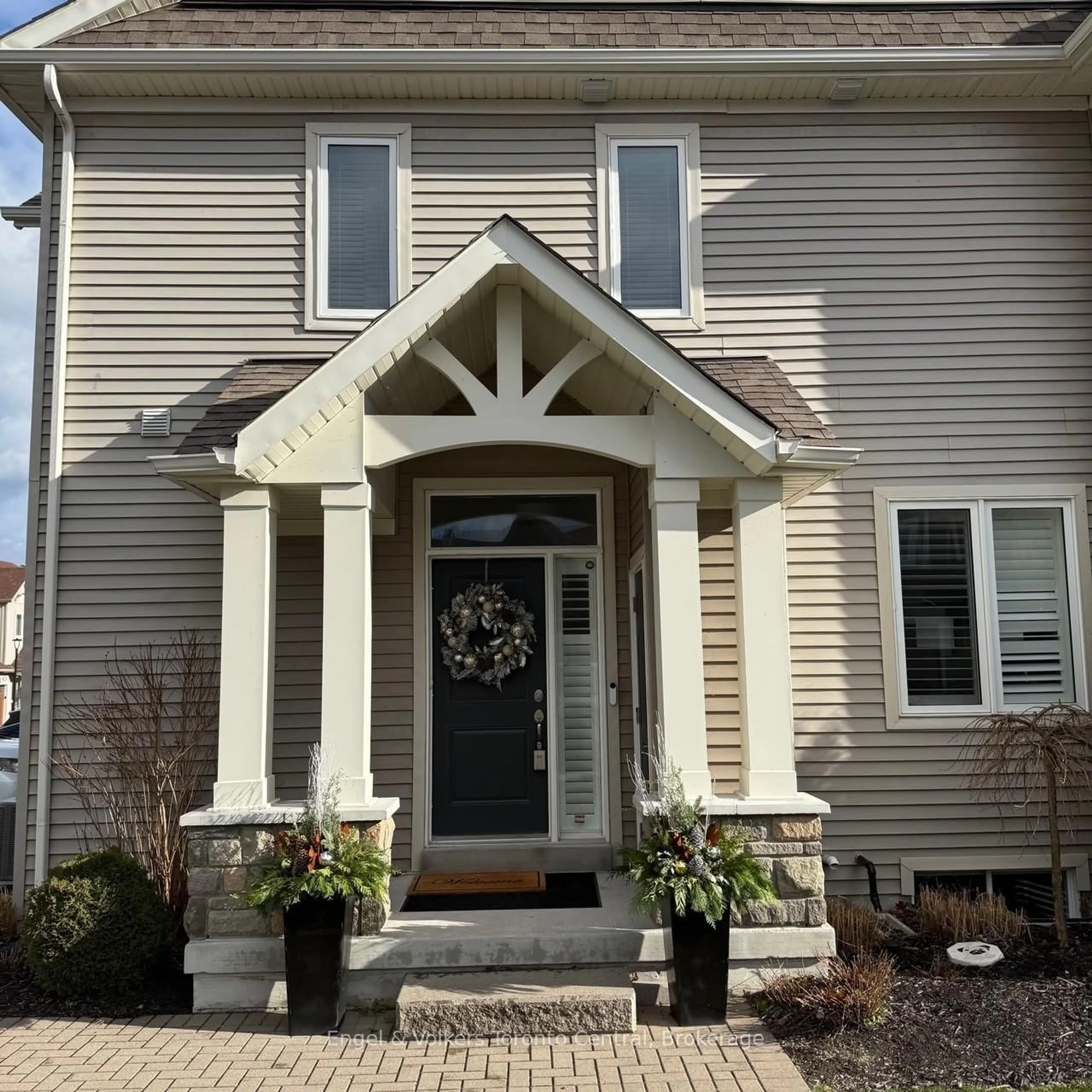 Home with vinyl exterior material, street for 48 Lett Ave, Collingwood Ontario L9Y 0Z5