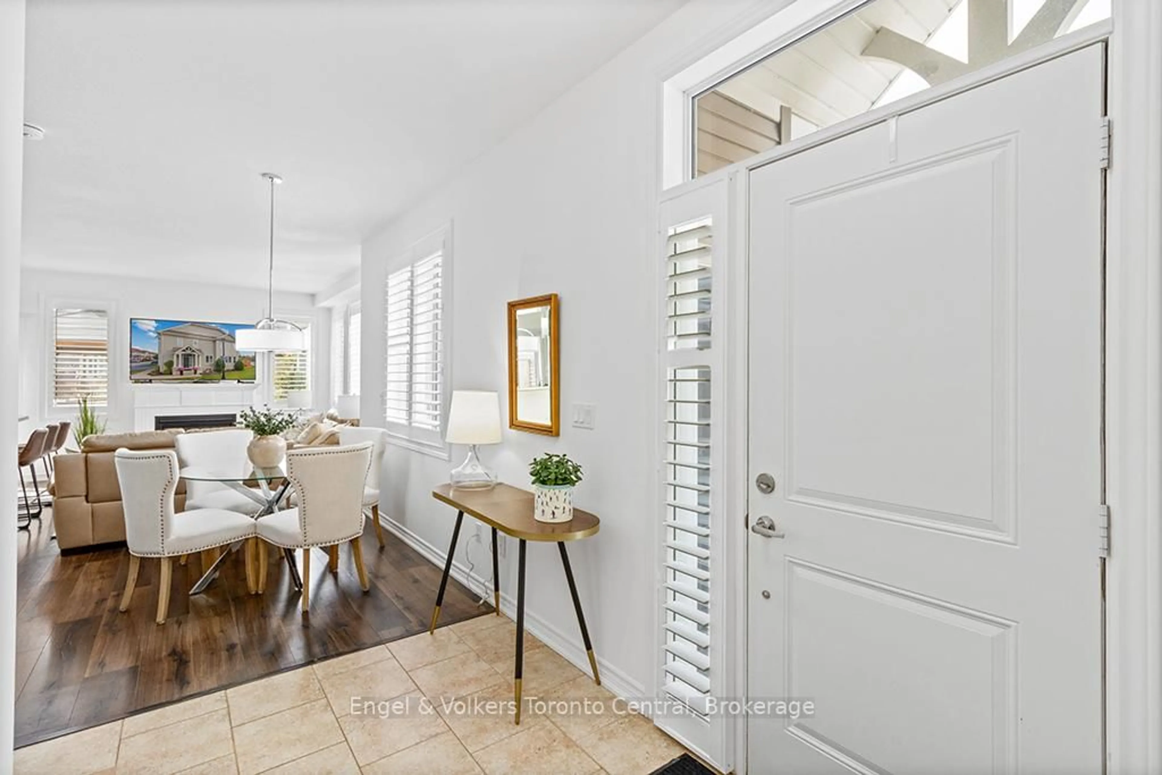 Indoor entryway for 48 Lett Ave, Collingwood Ontario L9Y 0Z5