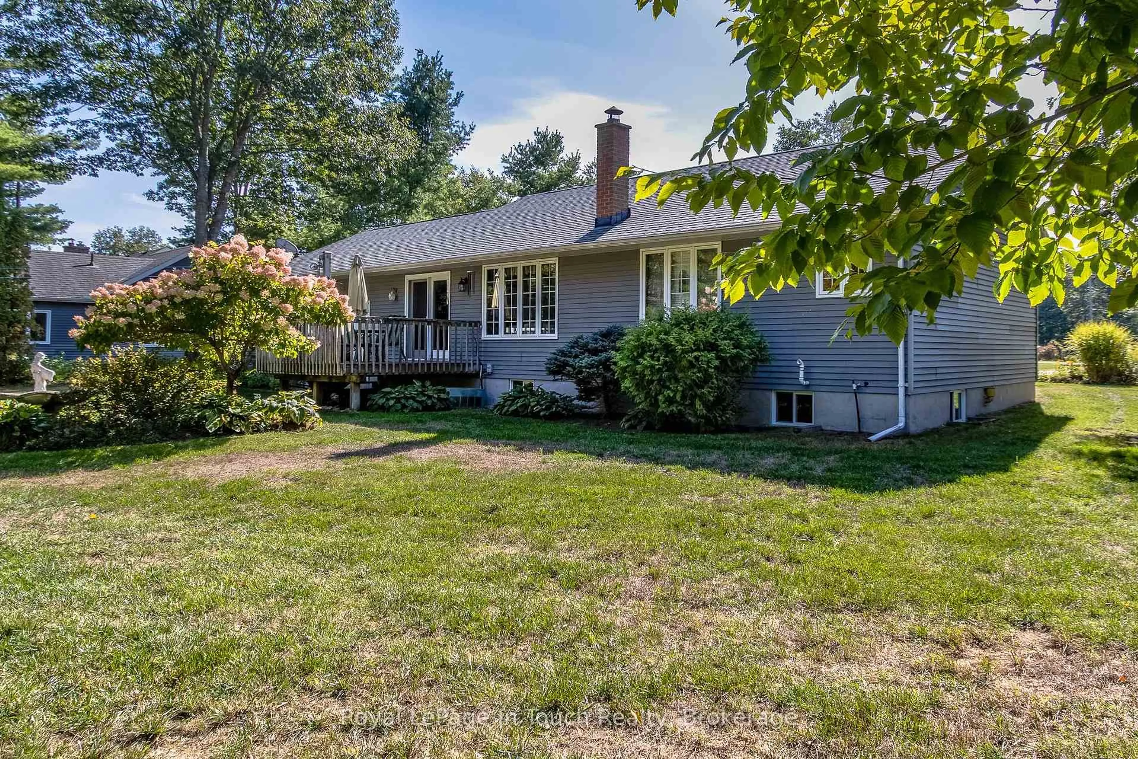 A pic from outside/outdoor area/front of a property/back of a property/a pic from drone, street for 29 Mary Jane Rd, Tiny Ontario L0L 2T0