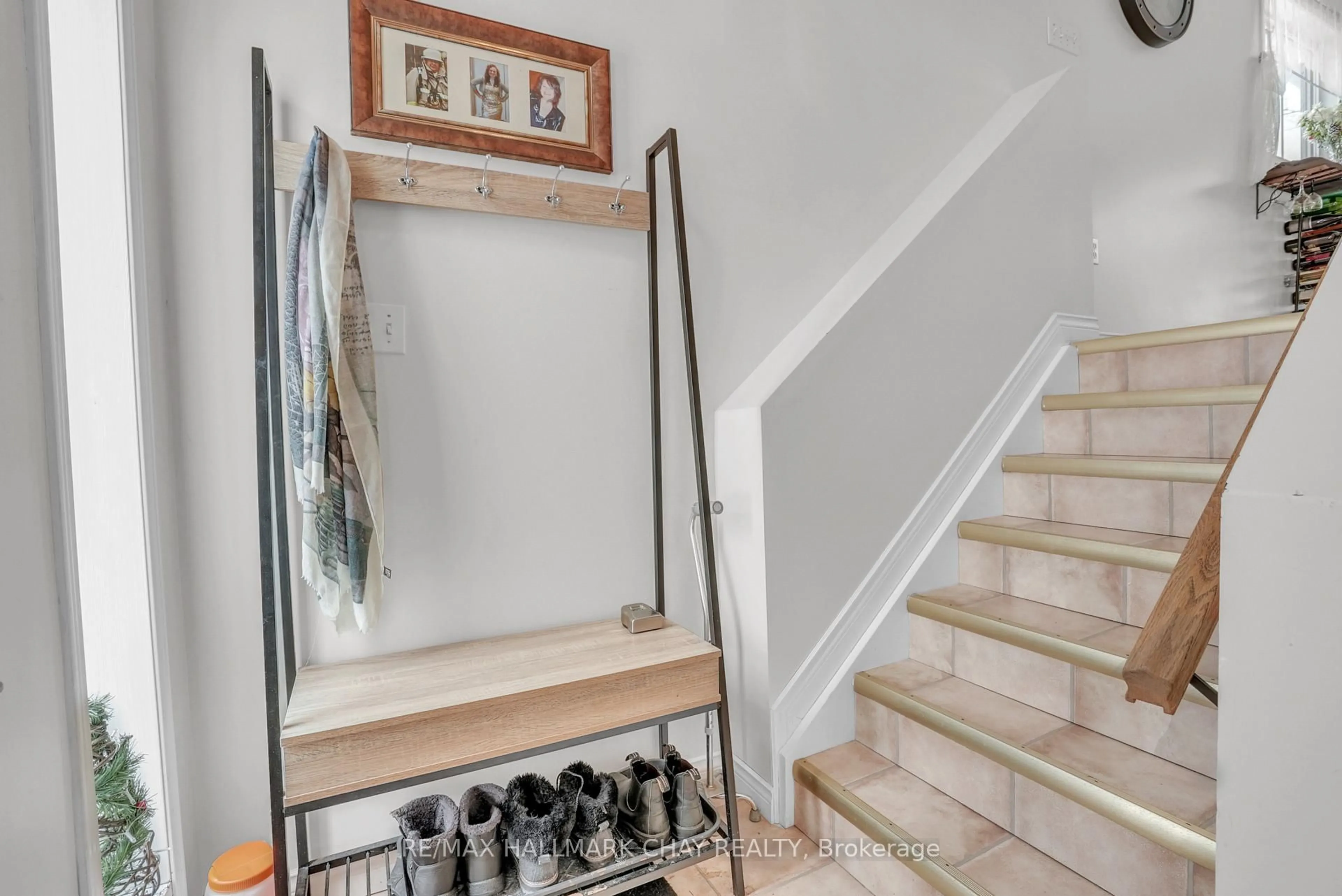 Stairs for 149 Osborne St, Tay Ontario L0K 2A0