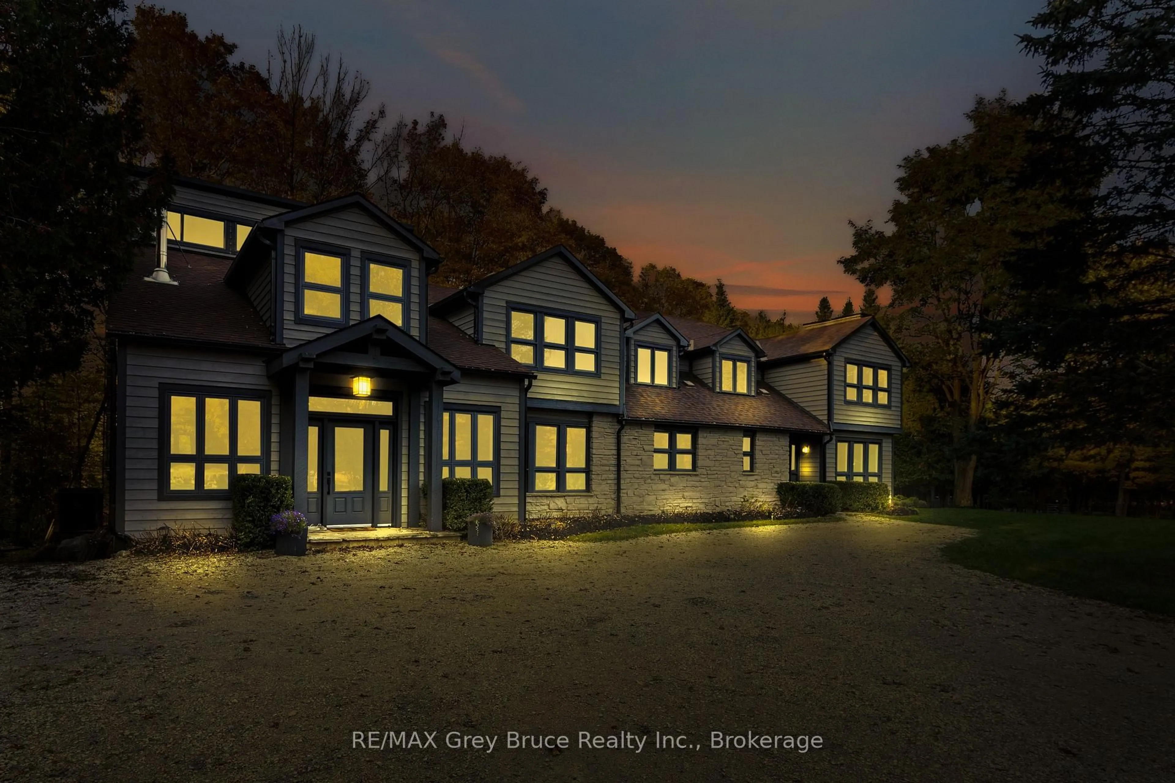 A pic from outside/outdoor area/front of a property/back of a property/a pic from drone, street for 3476 Garden Of Eden Rd, Clearview Ontario L0M 1G0