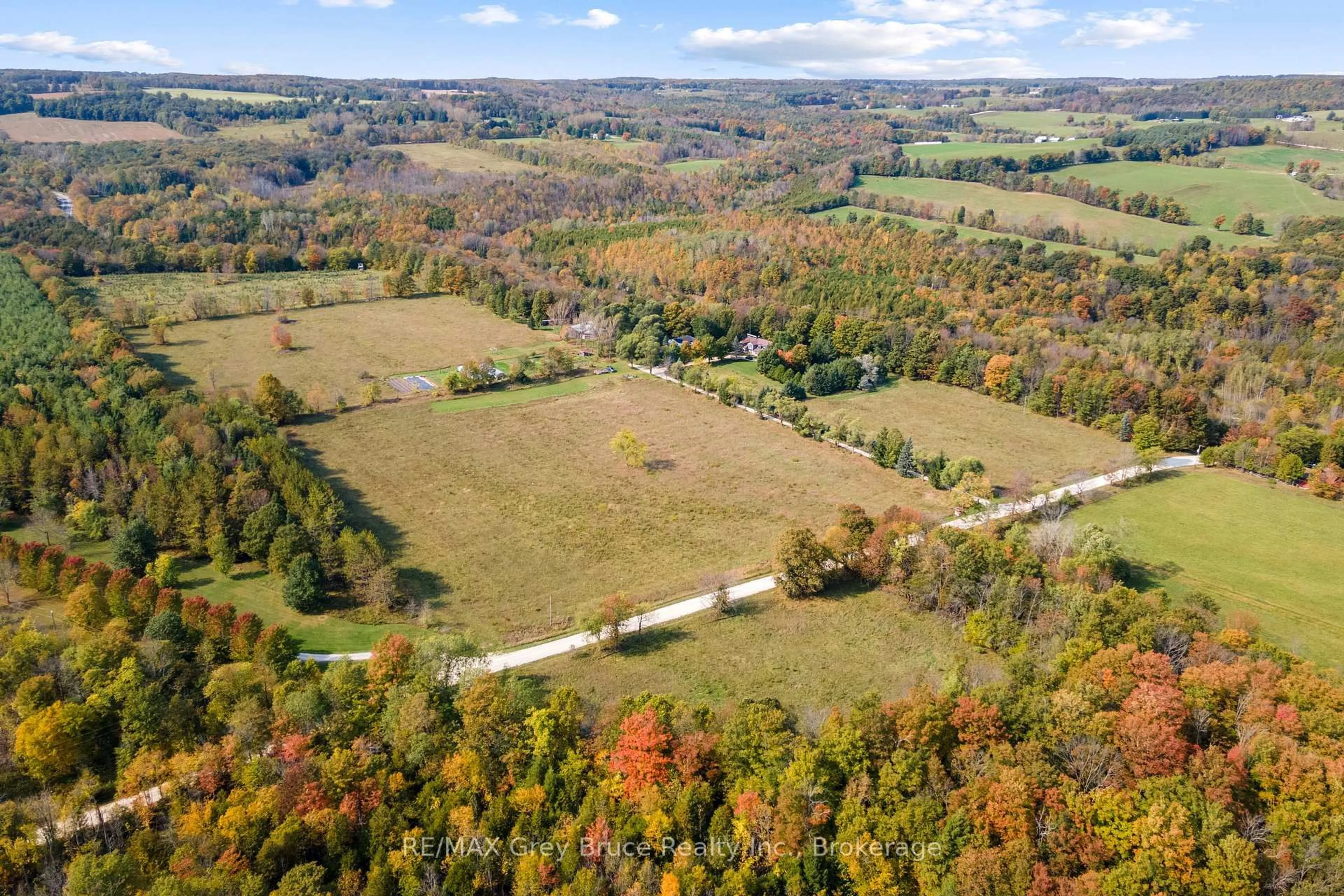 A pic from outside/outdoor area/front of a property/back of a property/a pic from drone, forest/trees view for 3476 Garden Of Eden Rd, Clearview Ontario L0M 1G0