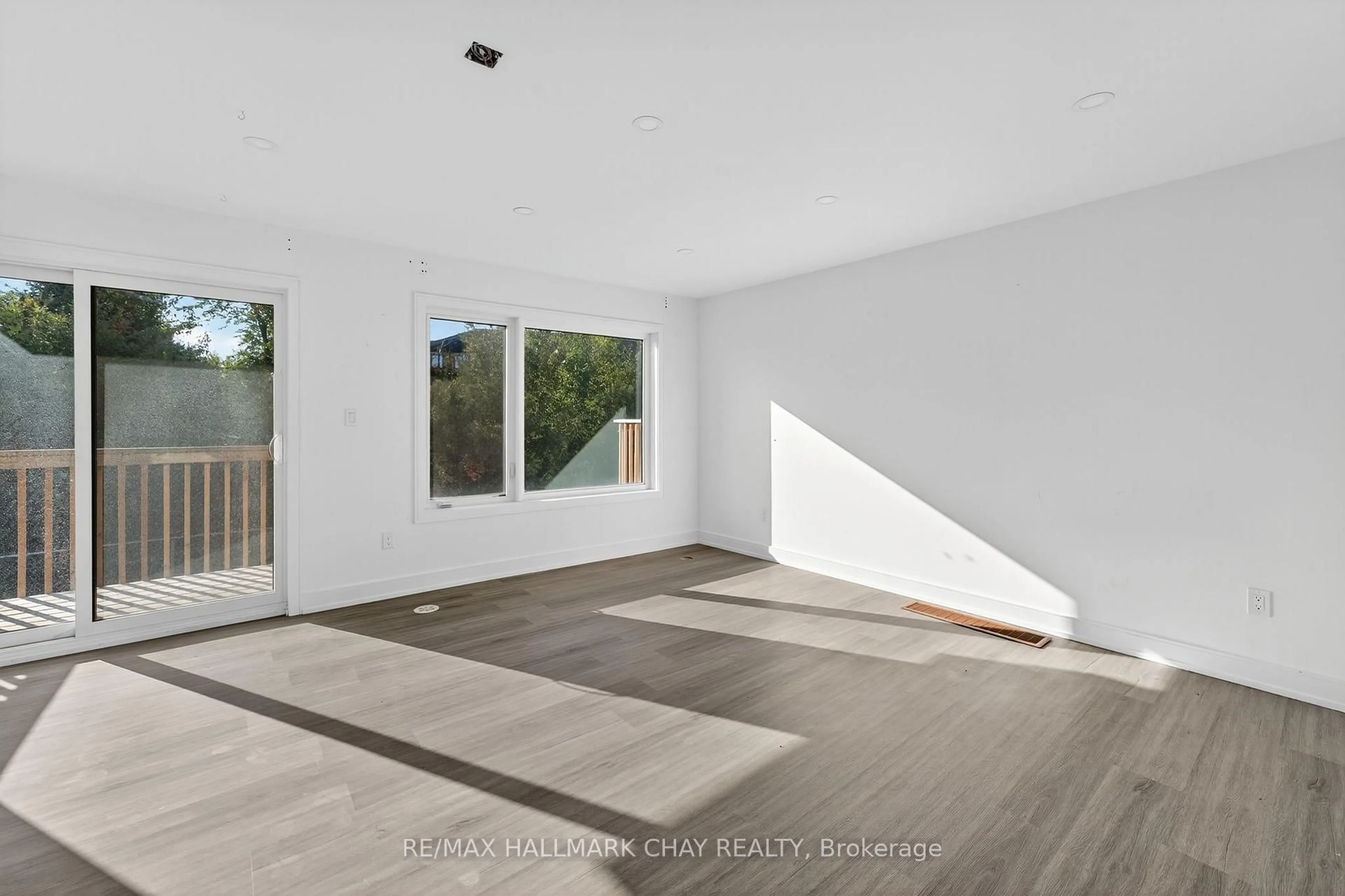 A pic of a room for 22 Blue Forest Cres, Barrie Ontario L4N 0M2