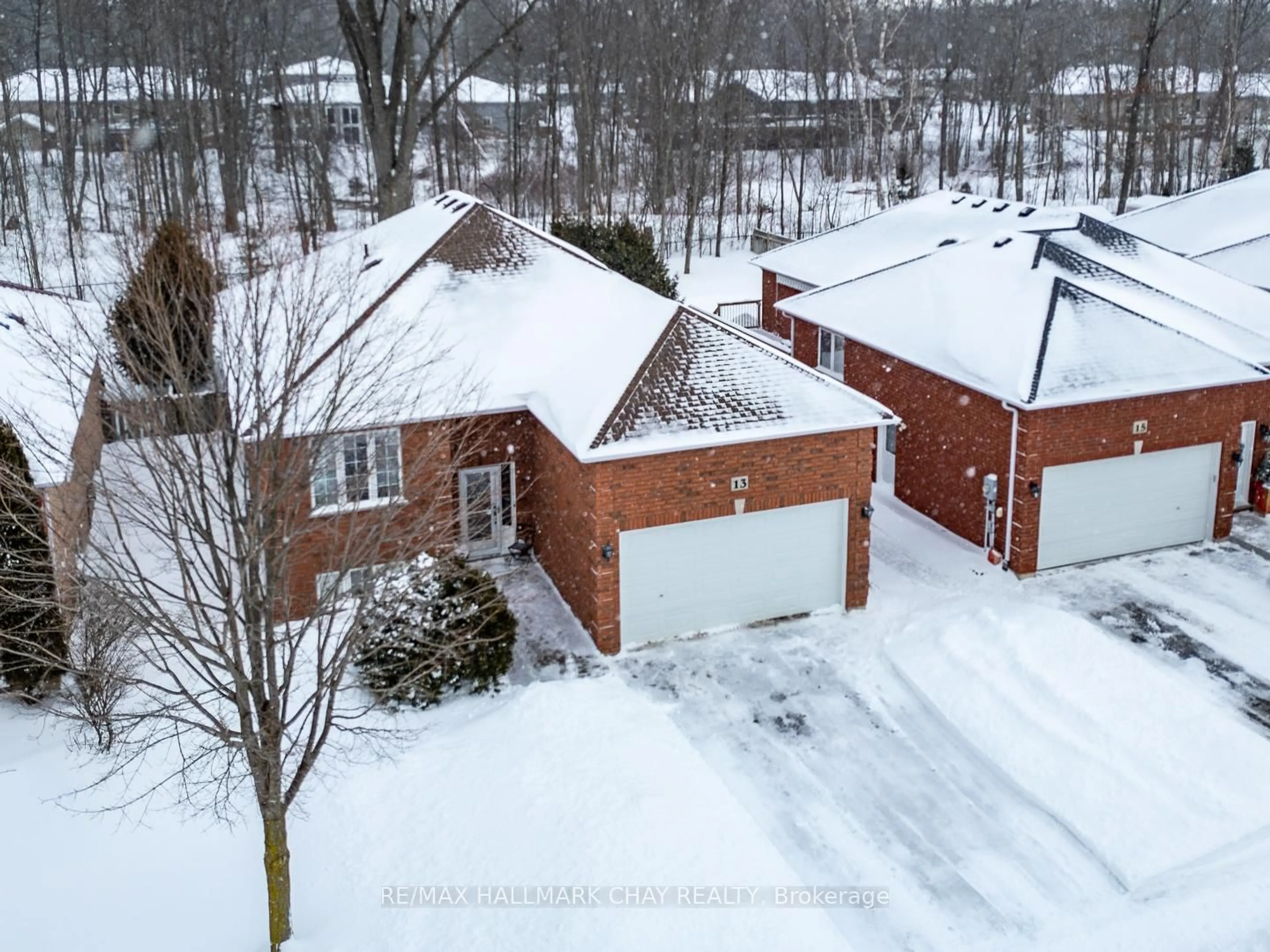 A pic from outside/outdoor area/front of a property/back of a property/a pic from drone, street for 13 Tona Tr, Wasaga Beach Ontario L9Z 0A5