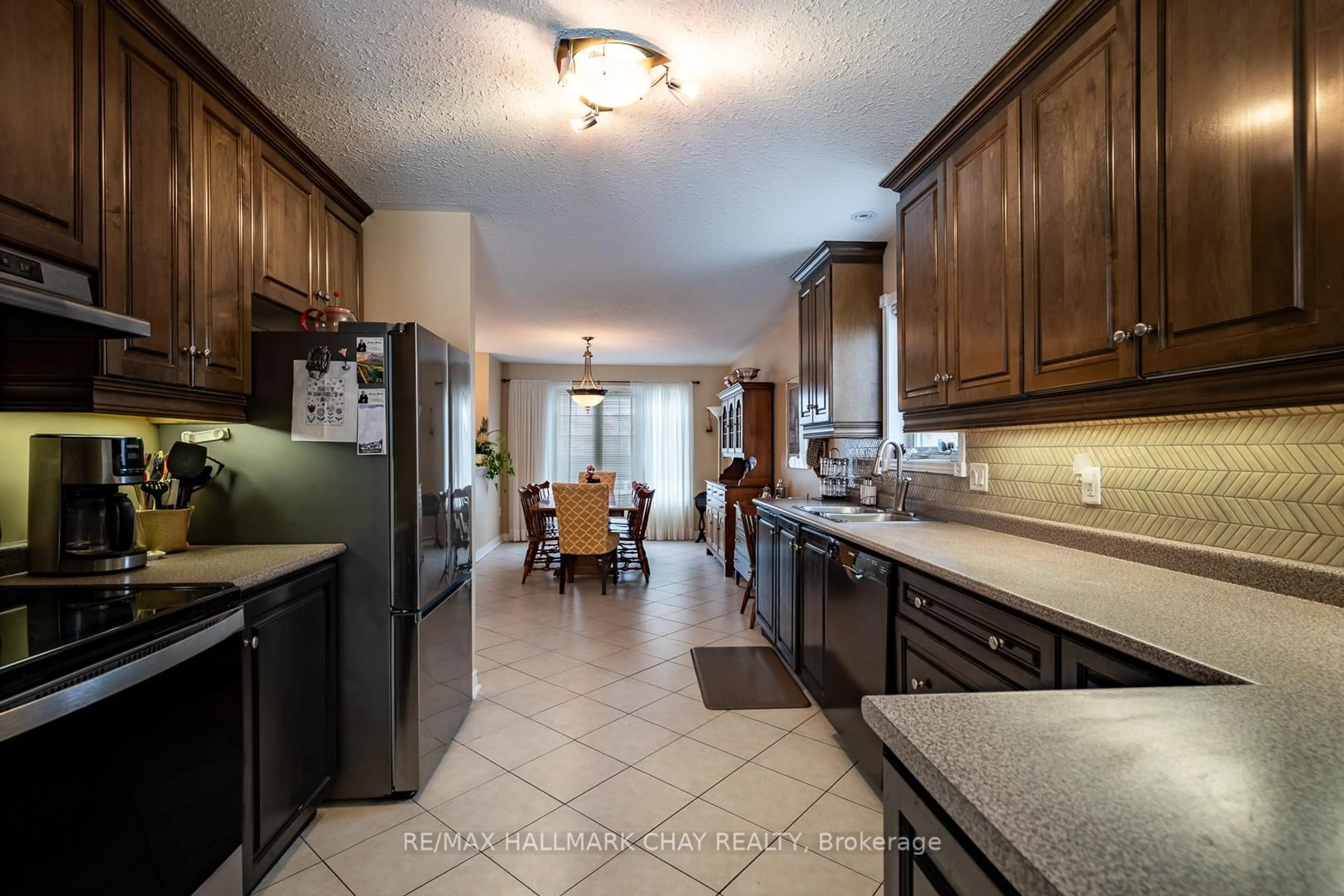 Open concept kitchen, ceramic/tile floor for 13 Tona Tr, Wasaga Beach Ontario L9Z 0A5