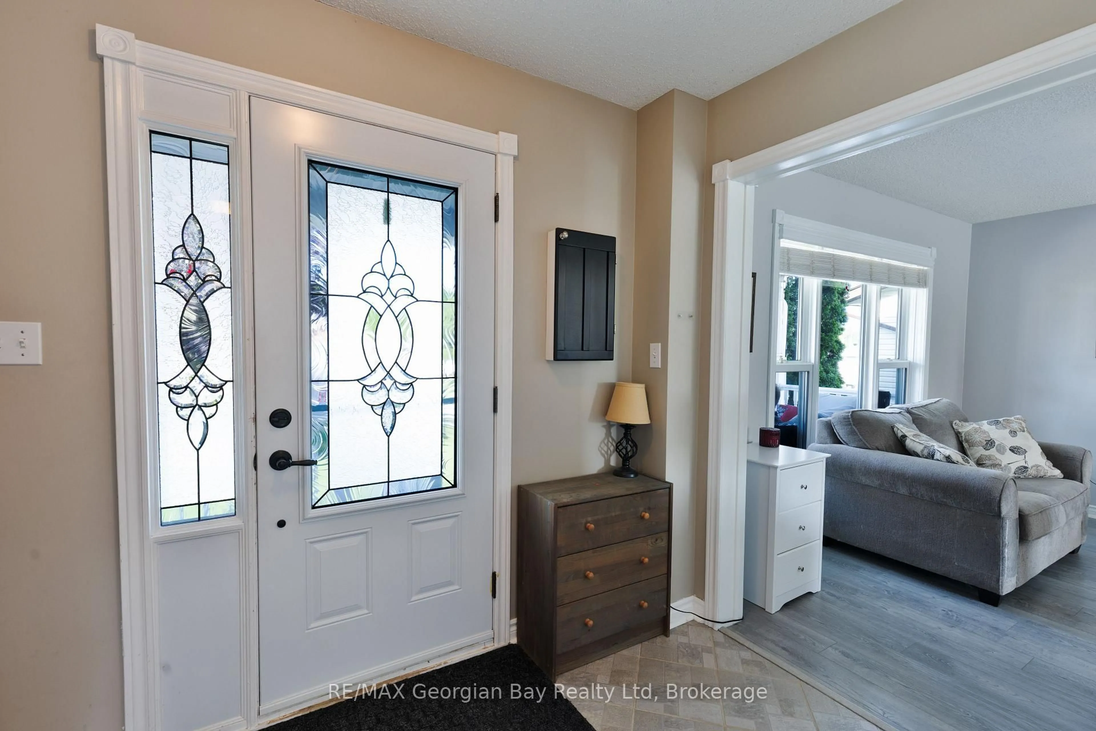 Indoor entryway for 9 COPELAND St, Penetanguishene Ontario L9M 1K3