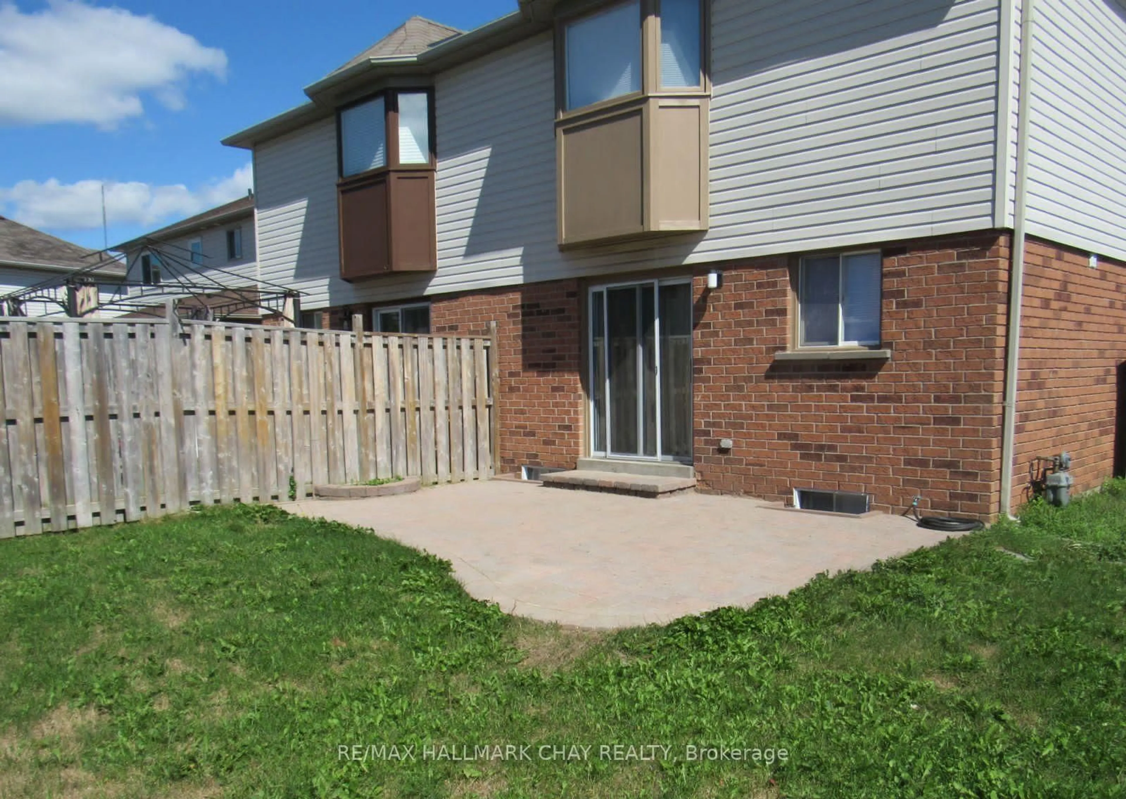 A pic from outside/outdoor area/front of a property/back of a property/a pic from drone, street for 145 Leslie Ave, Barrie Ontario L4N 9P4