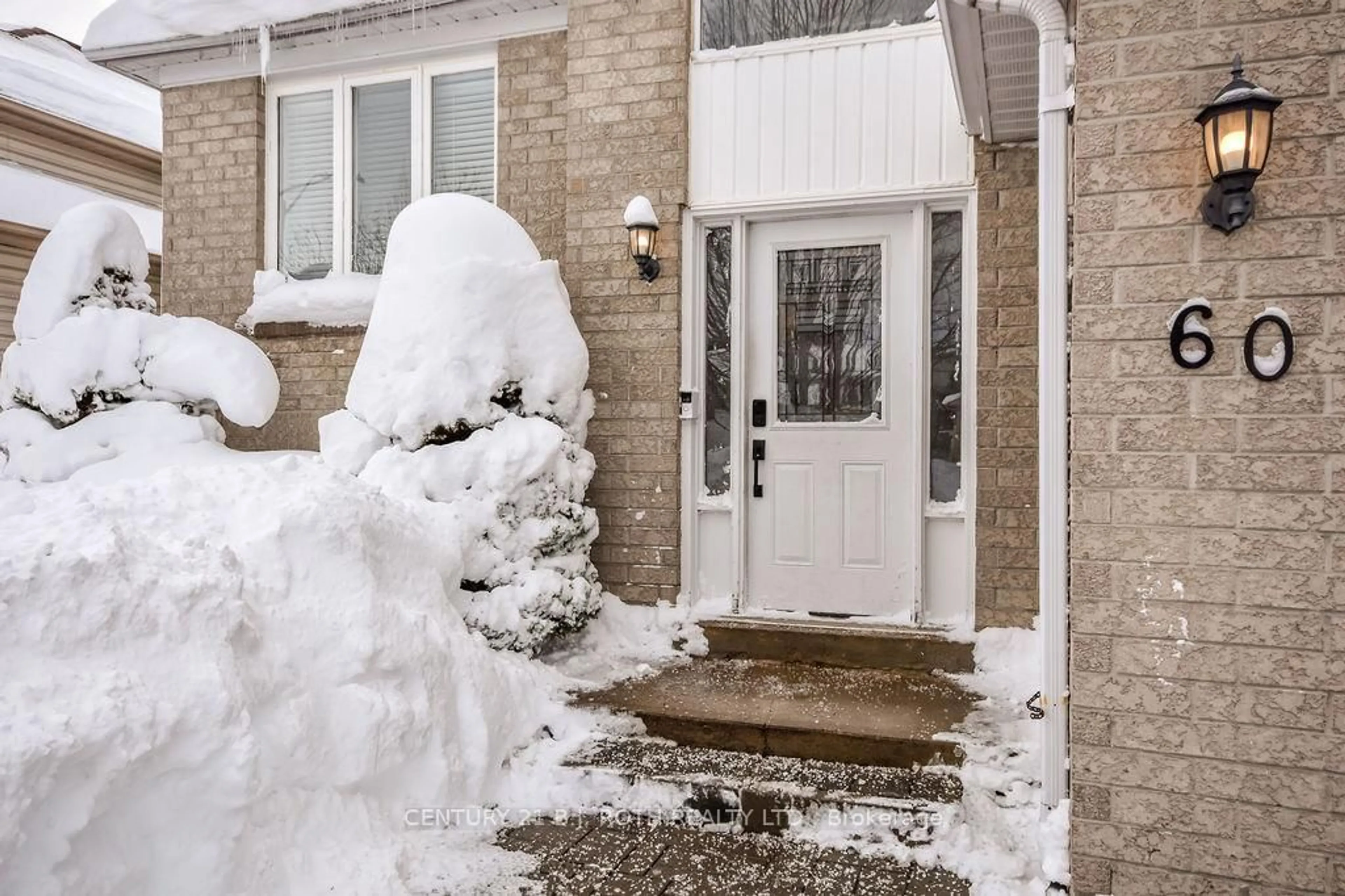 Indoor entryway for 60 LEGGOTT Ave, Barrie Ontario L4N 8B1