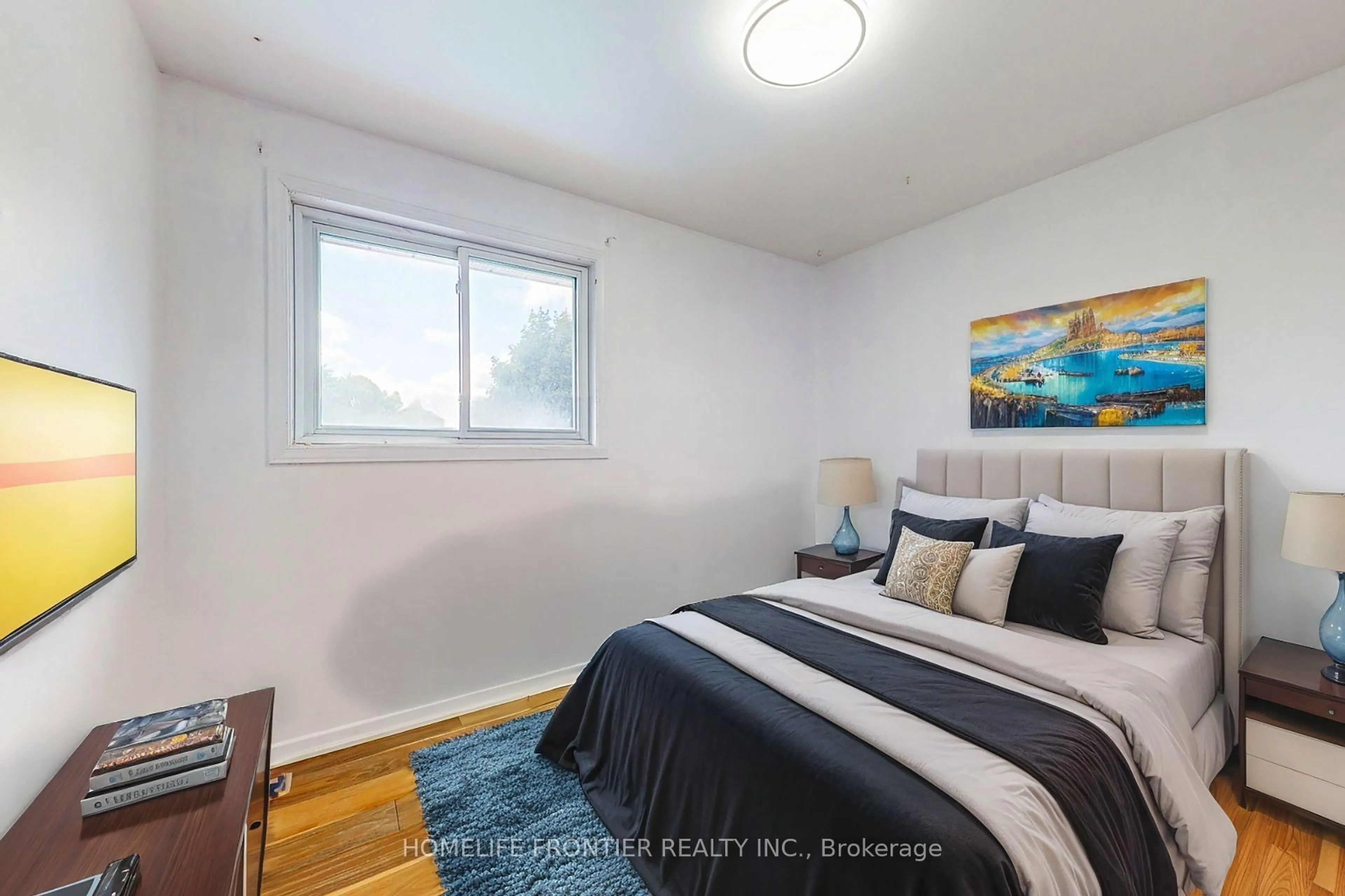 Bedroom with bed, wood/laminate floor for 267 Grove St, Barrie Ontario L4M 2R2