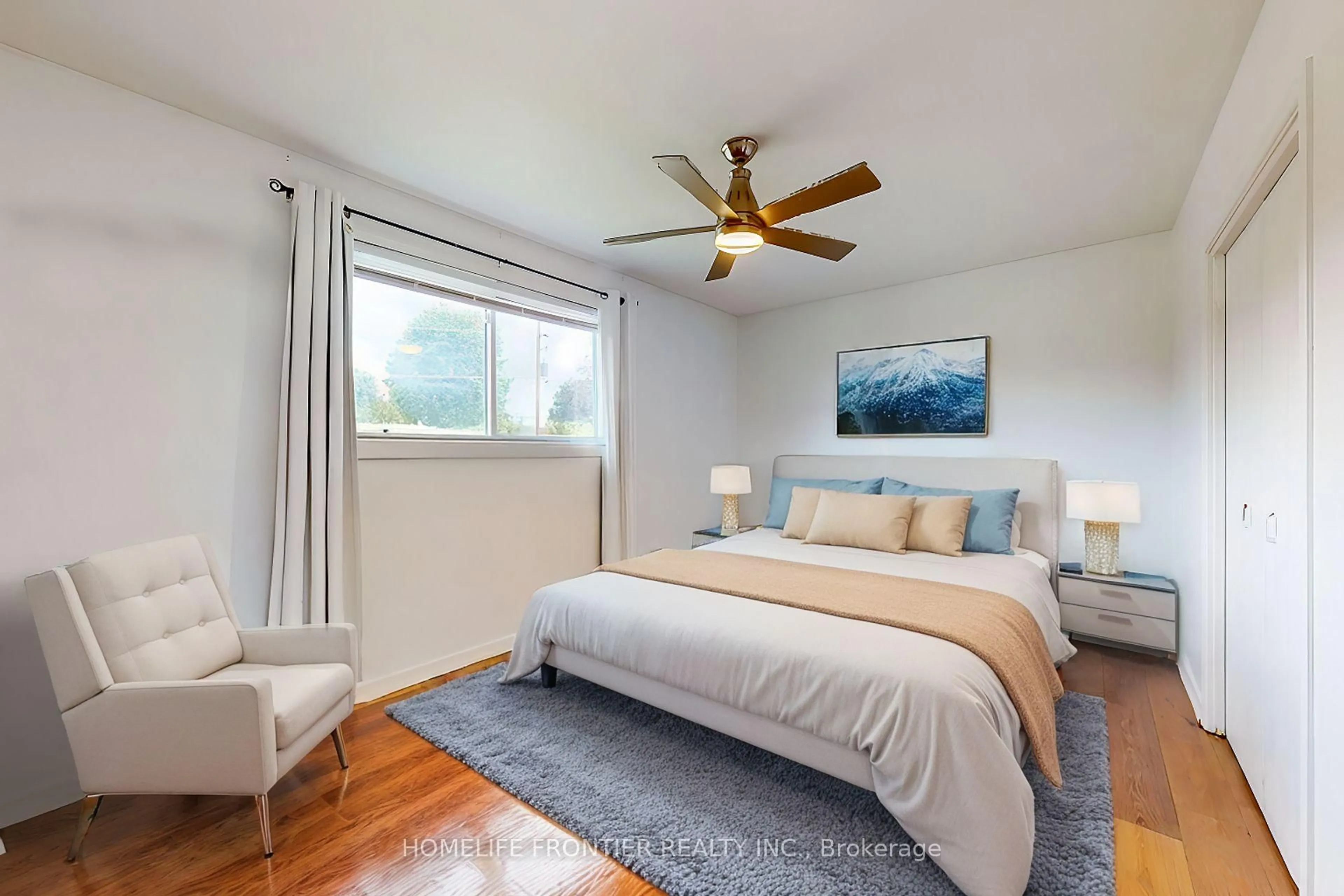 Bedroom with bed, wood/laminate floor for 267 Grove St, Barrie Ontario L4M 2R2