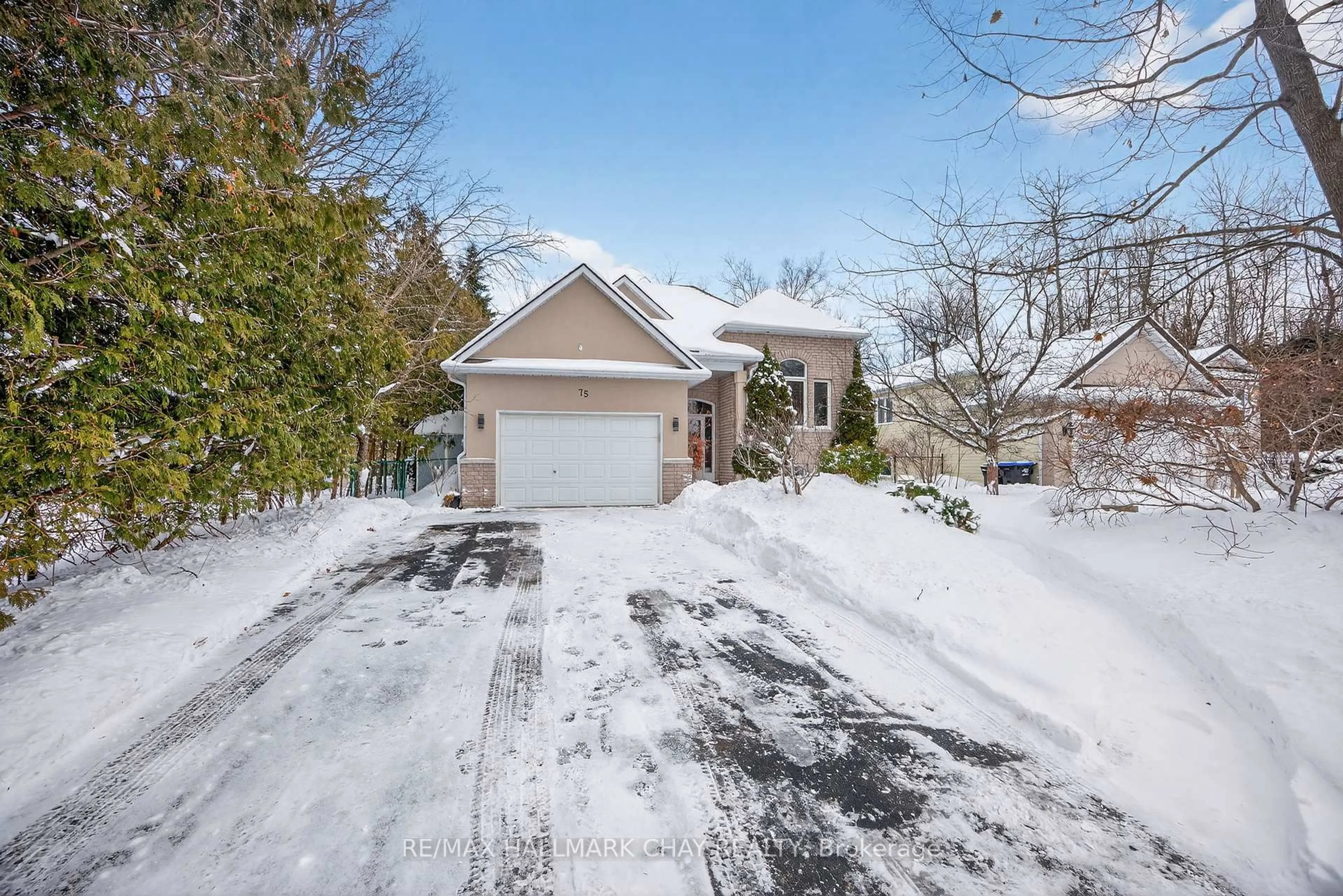 A pic from outside/outdoor area/front of a property/back of a property/a pic from drone, mountain view for 75 62nd St, Wasaga Beach Ontario L9Z 1V5