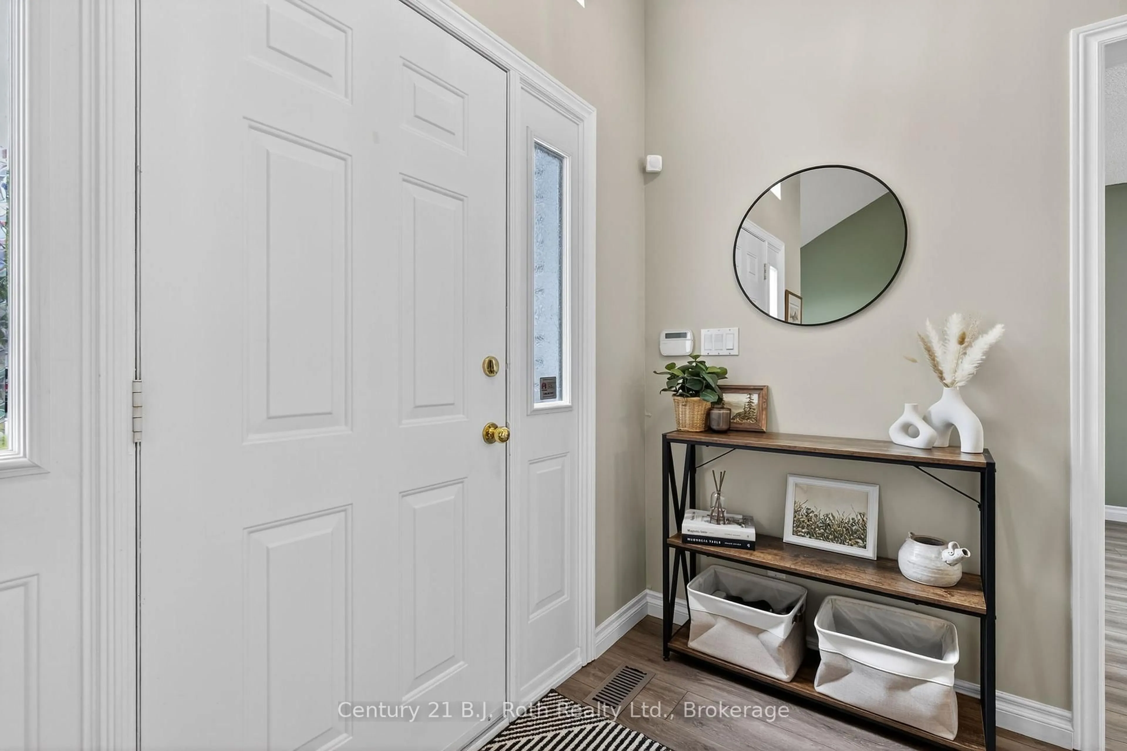 Indoor entryway for 83 Wozniak Rd, Penetanguishene Ontario L9M 1W6