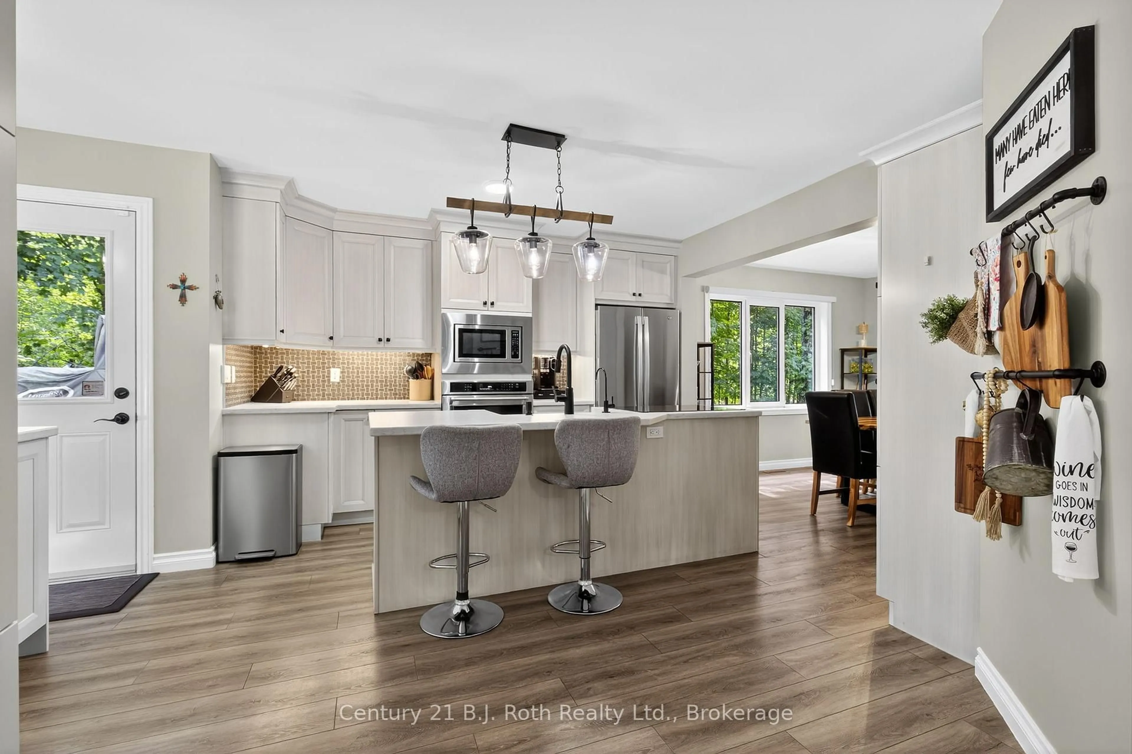 Open concept kitchen, unknown for 83 Wozniak Rd, Penetanguishene Ontario L9M 1W6