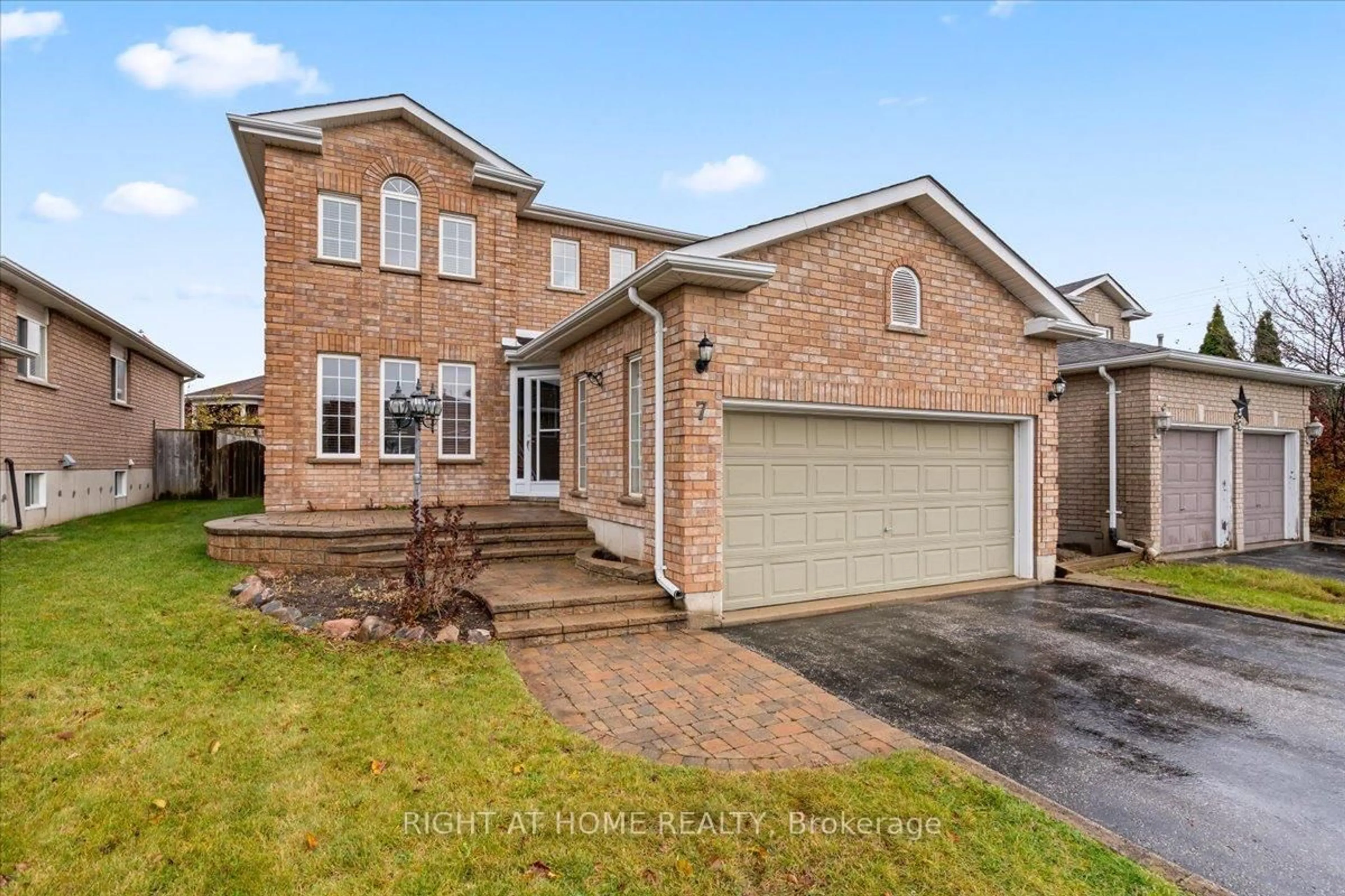 Home with brick exterior material, street for 7 Michael Cres, Barrie Ontario L4M 6Y9