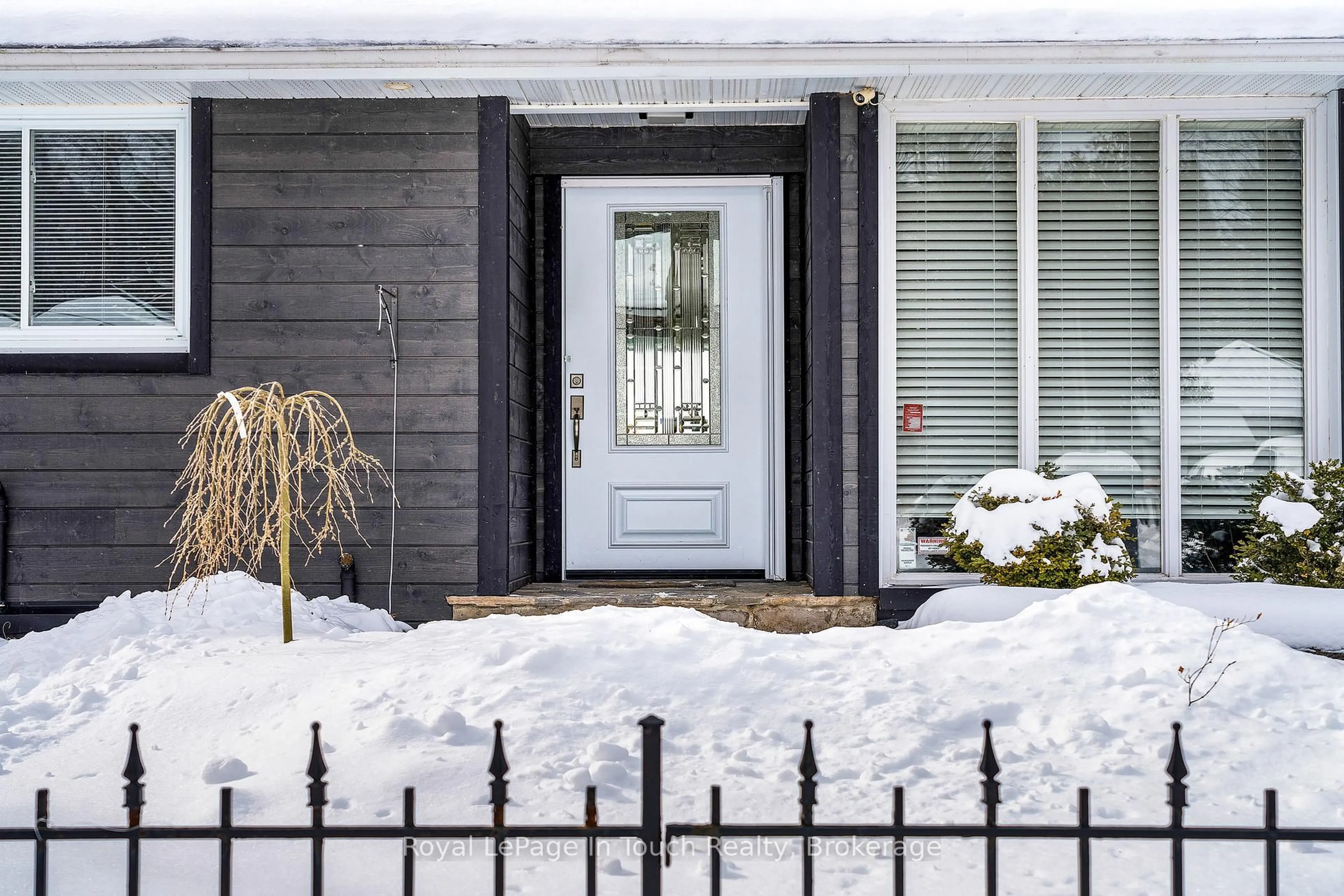 Indoor entryway for 8 TINY BEACHES Rd, Tiny Ontario L0L 2J0