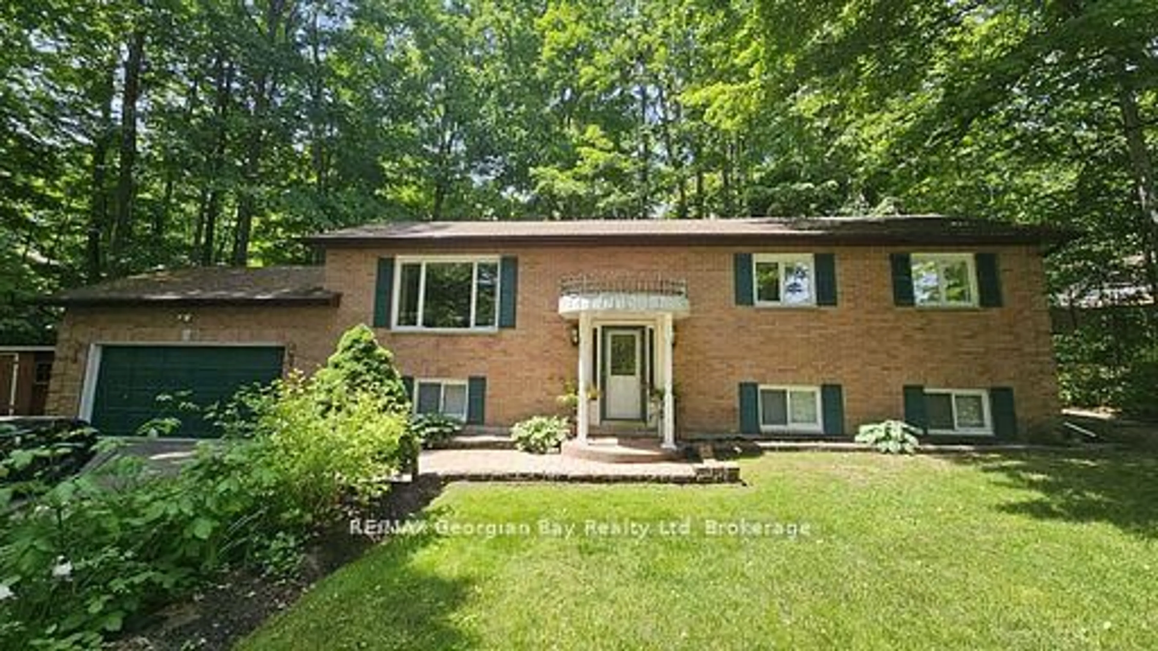 Home with brick exterior material, street for 31 Lakeview Cres, Tiny Ontario L9M 1R2