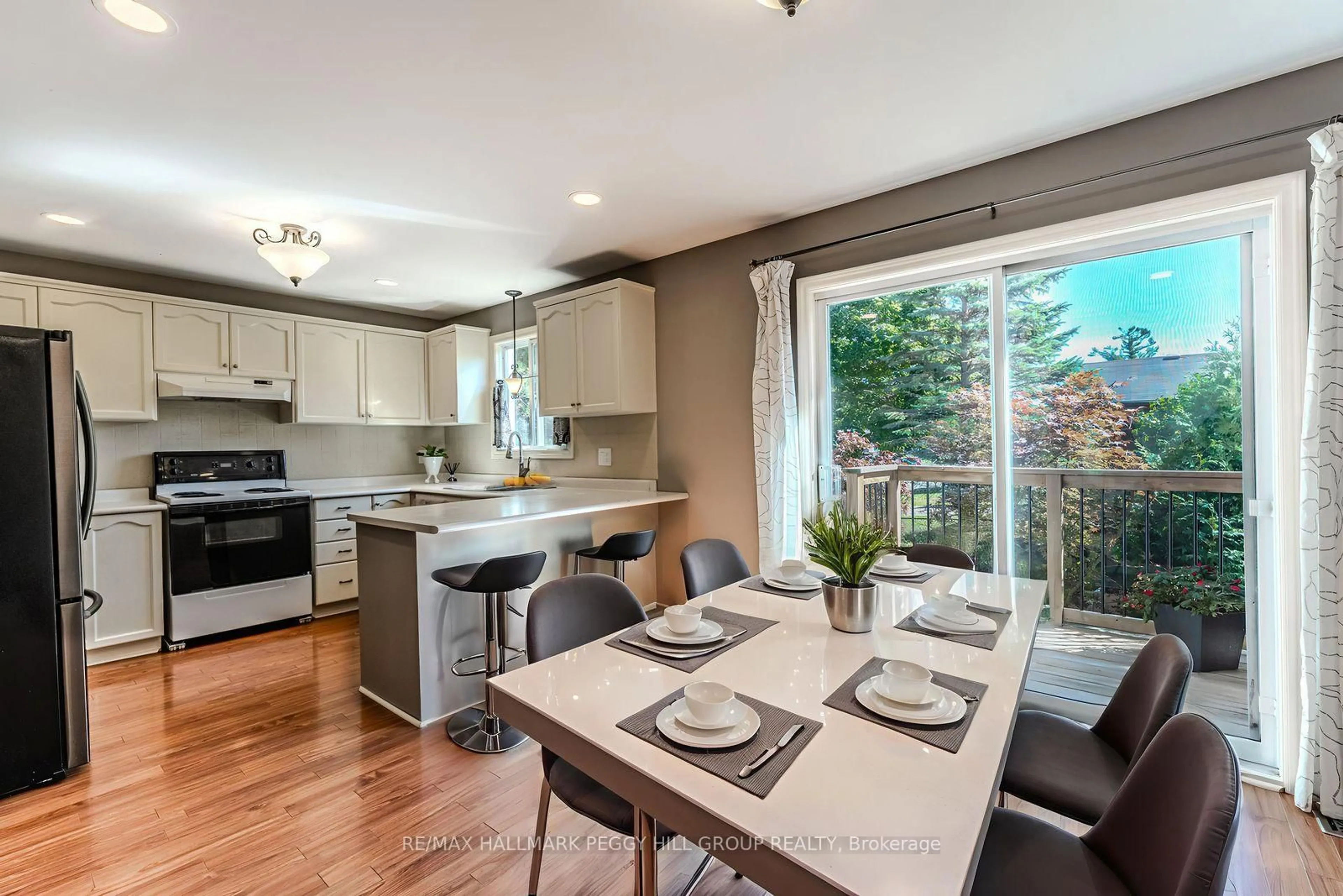 Open concept kitchen, wood/laminate floor for 239 Simcoe St, Clearview Ontario L0M 1S0