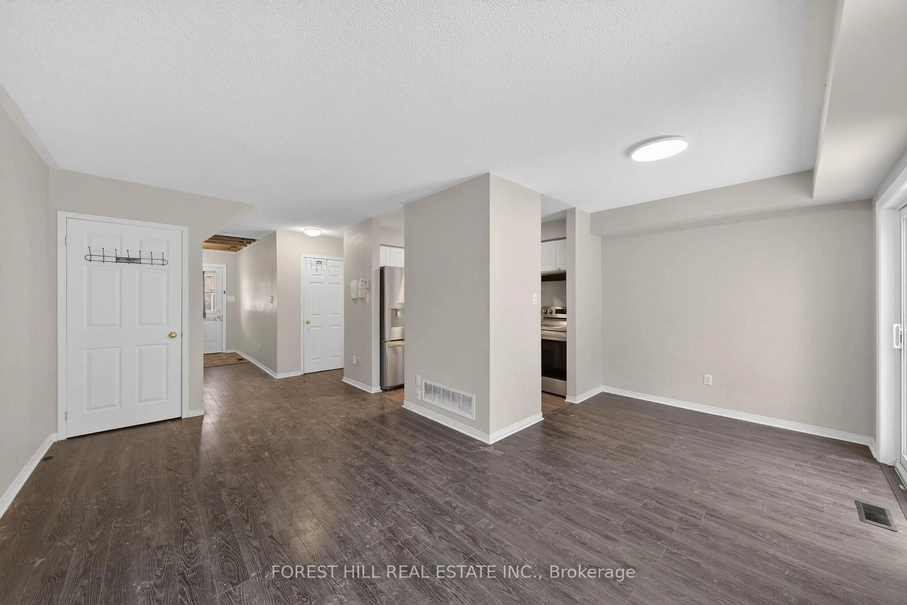 A pic of a room for 531 High St #8, Orillia Ontario L3V 4X9