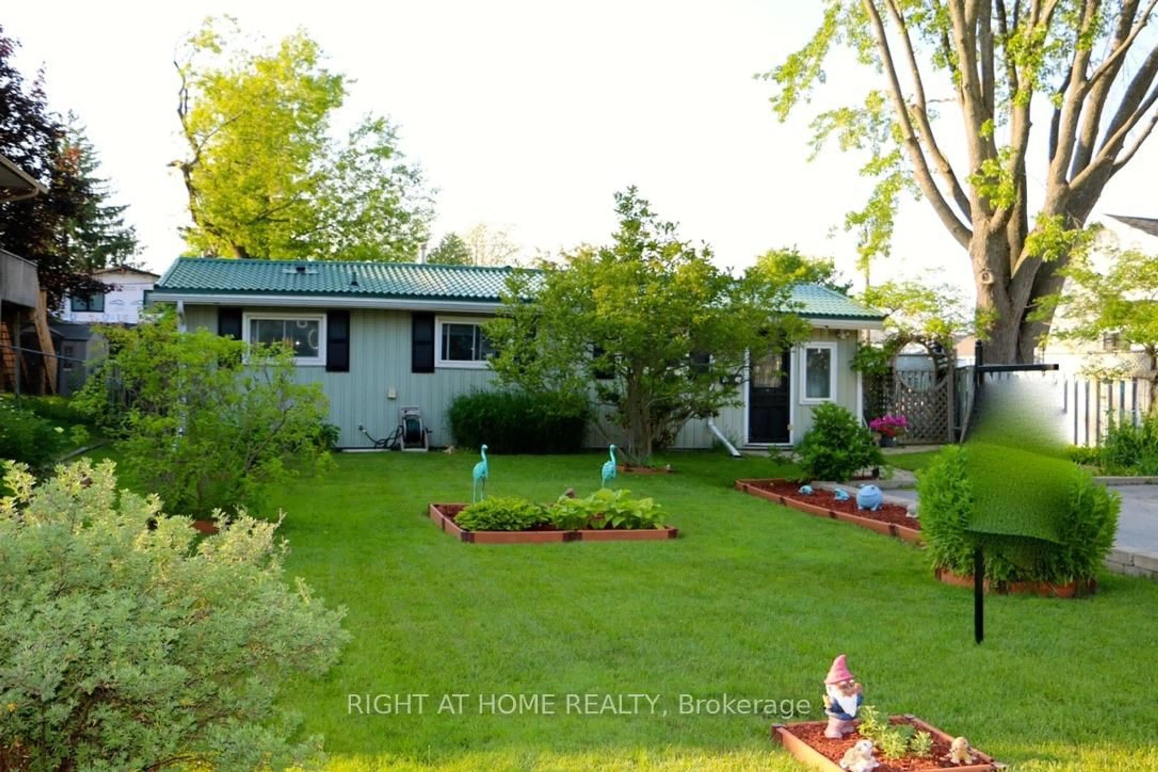 A pic from outside/outdoor area/front of a property/back of a property/a pic from drone, street for 24 Brennan Ave, Barrie Ontario L4N 3X3