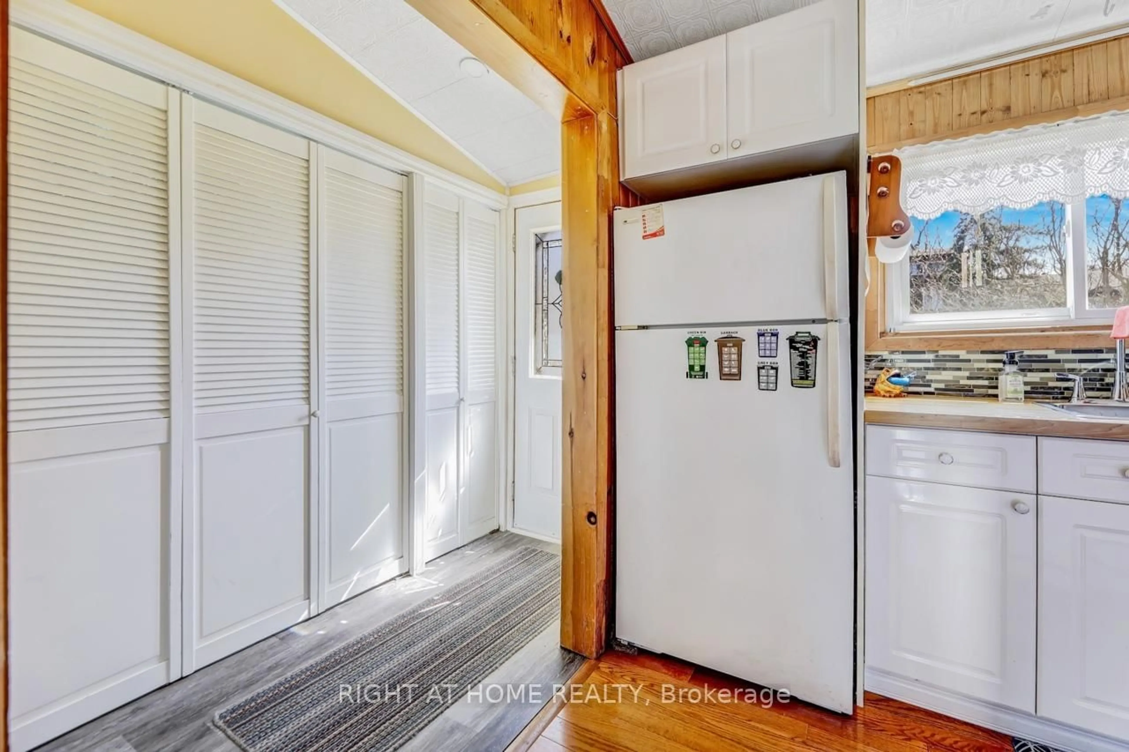 Unknown for 24 Brennan Ave, Barrie Ontario L4N 3X3