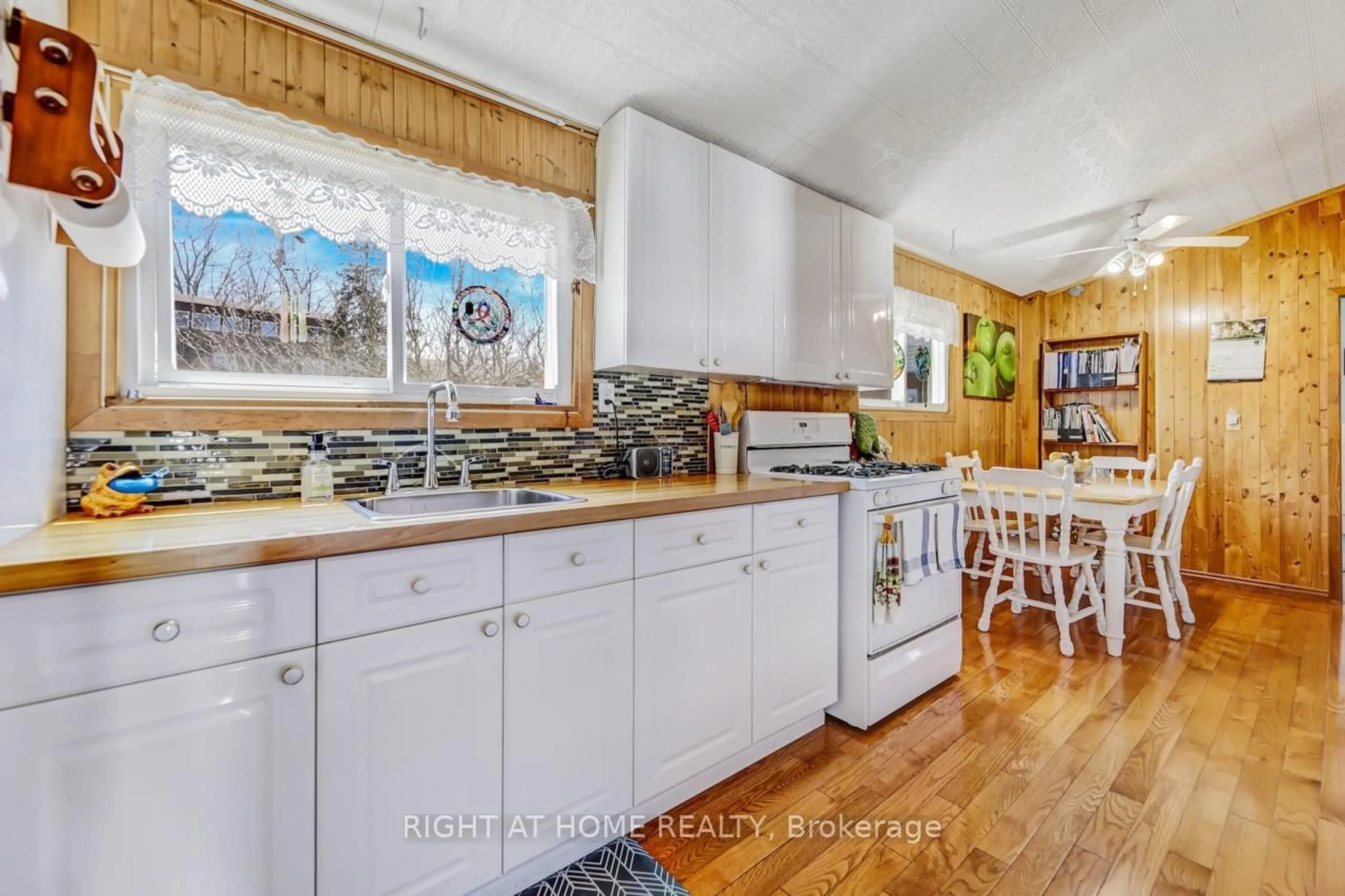 Unknown for 24 Brennan Ave, Barrie Ontario L4N 3X3