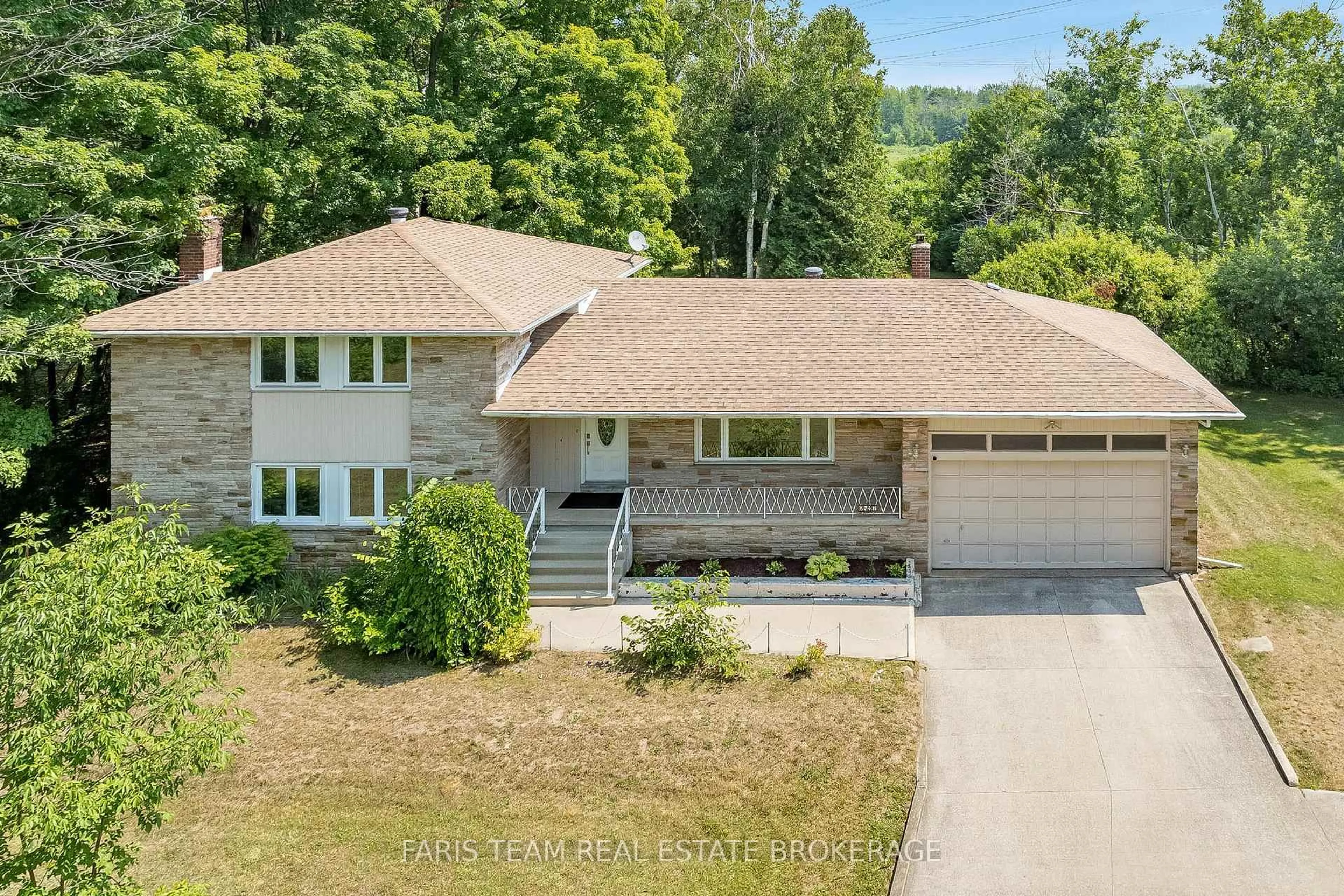 A pic from outside/outdoor area/front of a property/back of a property/a pic from drone, unknown for 2597 George Johnston Rd, Springwater Ontario L9X 1C7