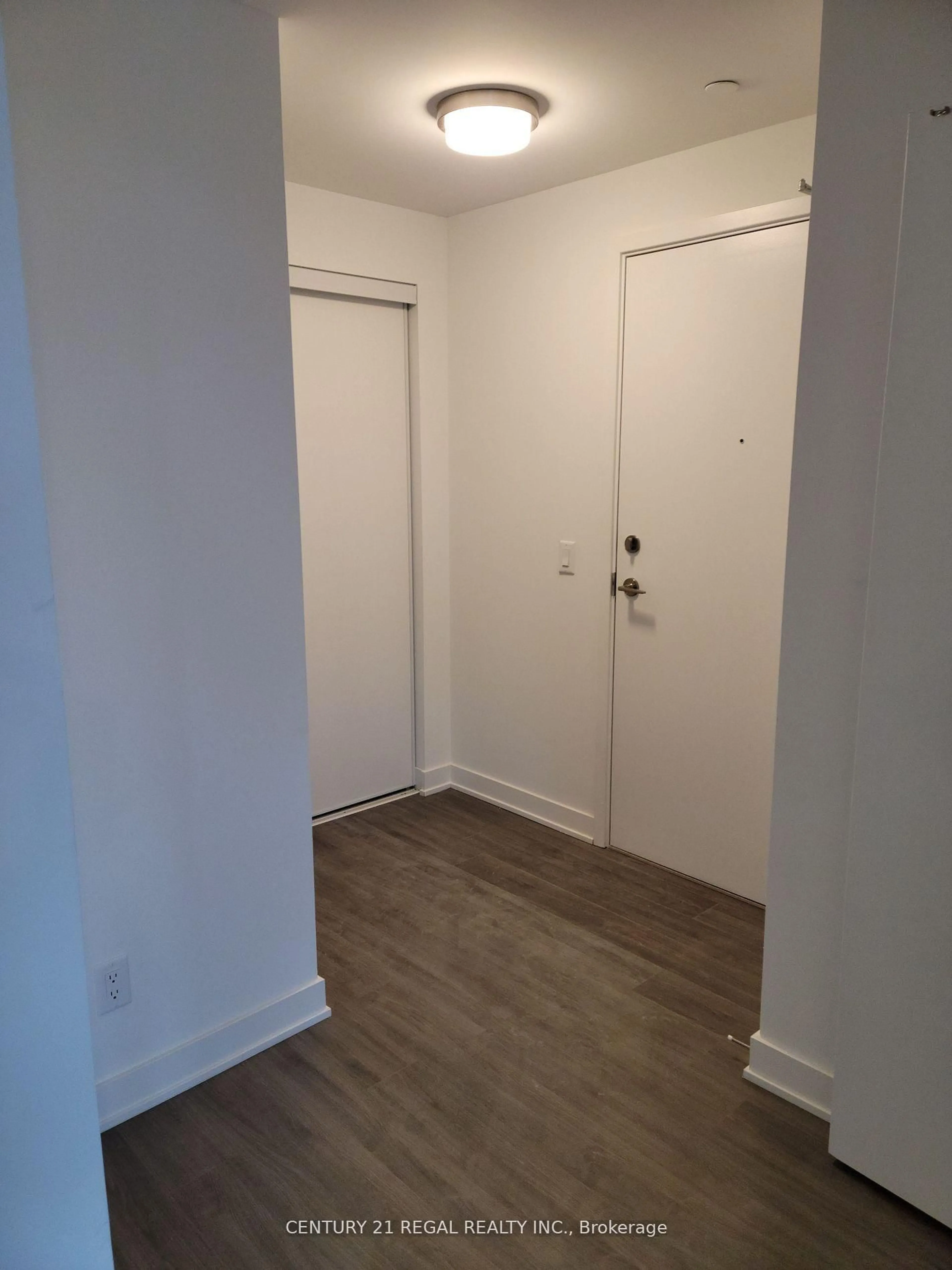 A pic of a room for 681 Yonge St #411, Barrie Ontario L4N 4E8