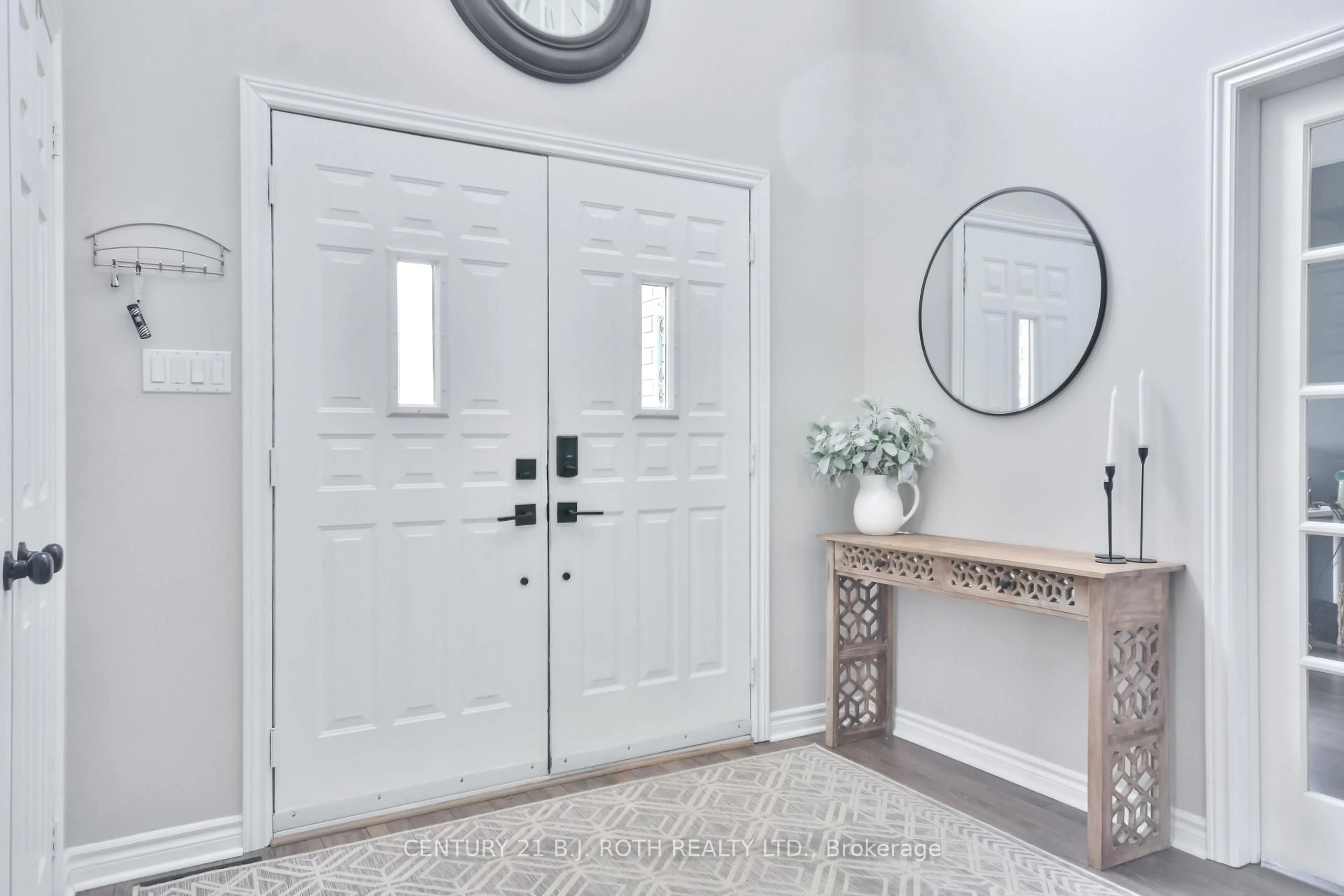 Indoor entryway for 60 Carley Cres, Barrie Ontario L4N 0M8