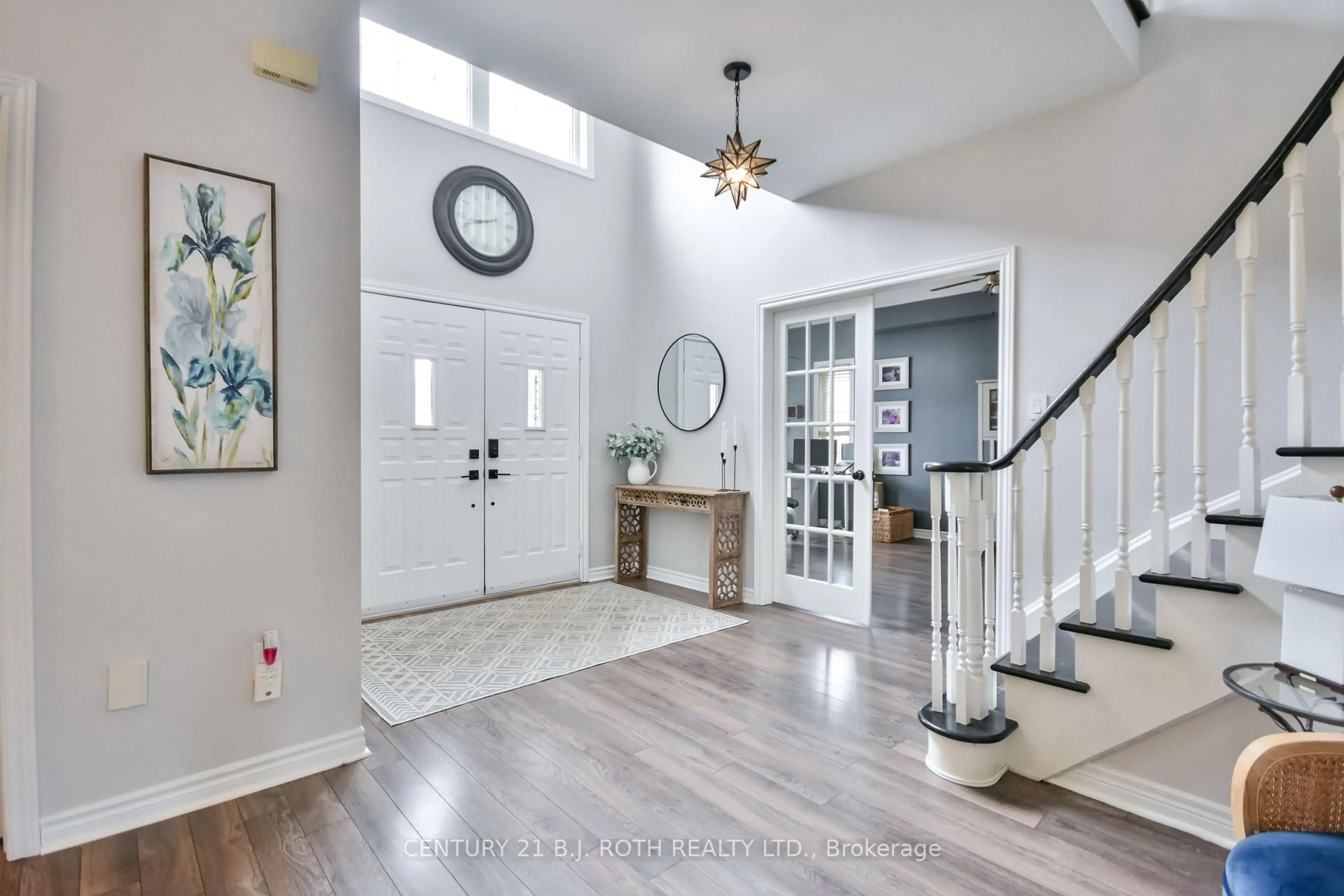 Indoor entryway for 60 Carley Cres, Barrie Ontario L4N 0M8