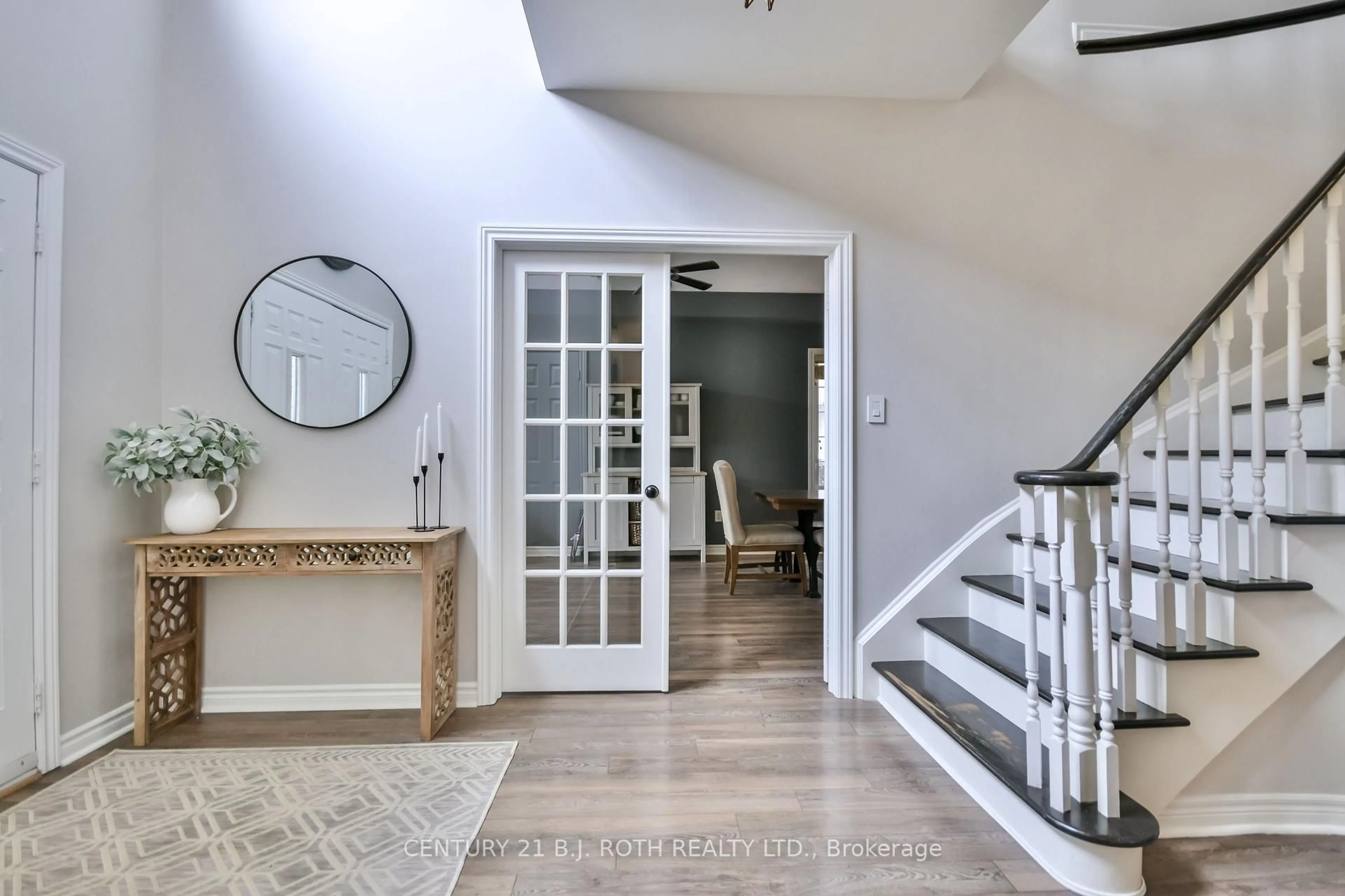 Indoor entryway for 60 Carley Cres, Barrie Ontario L4N 0M8