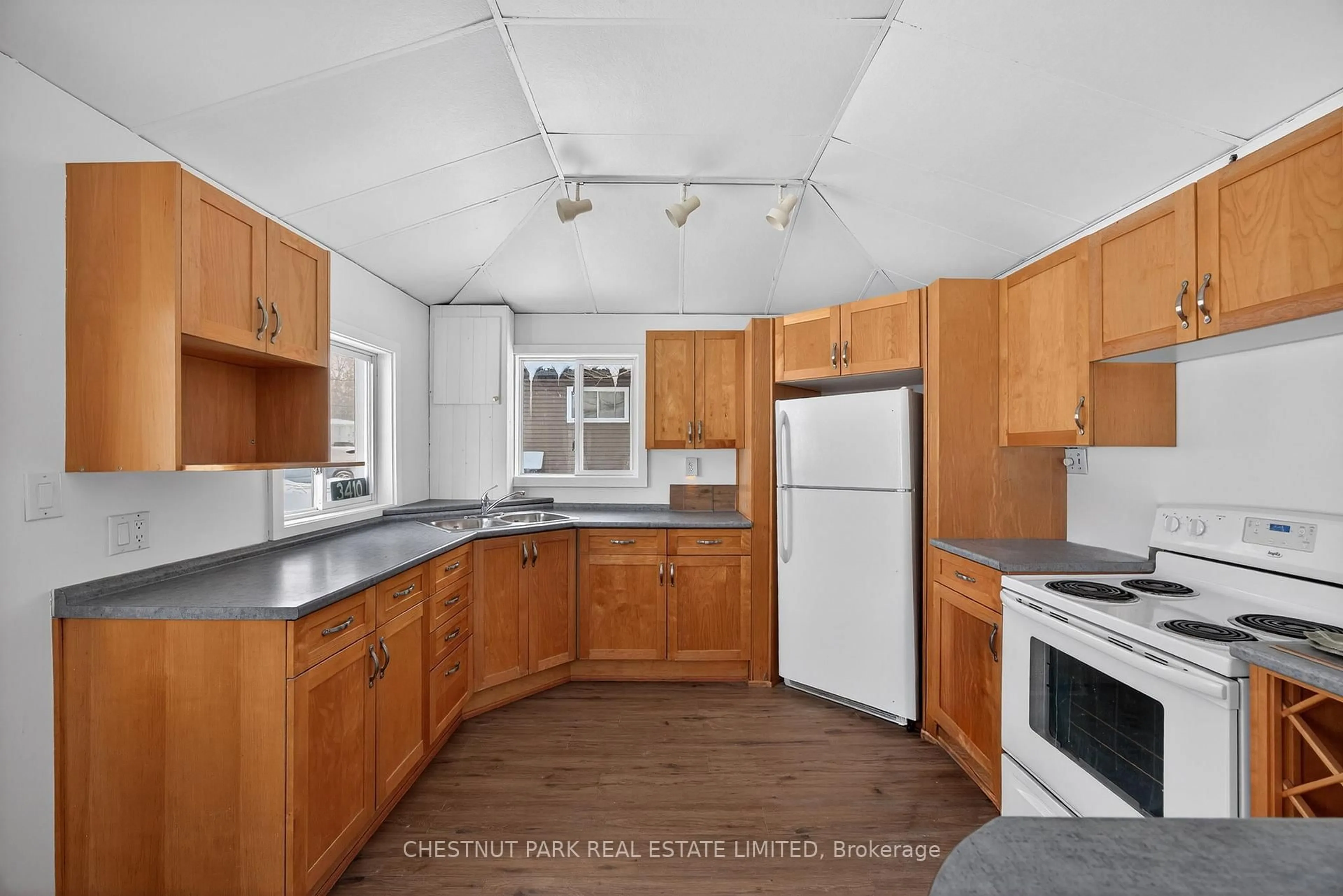 Standard kitchen, unknown for 3410 Beachview Ave, Severn Ontario L0K 1G0