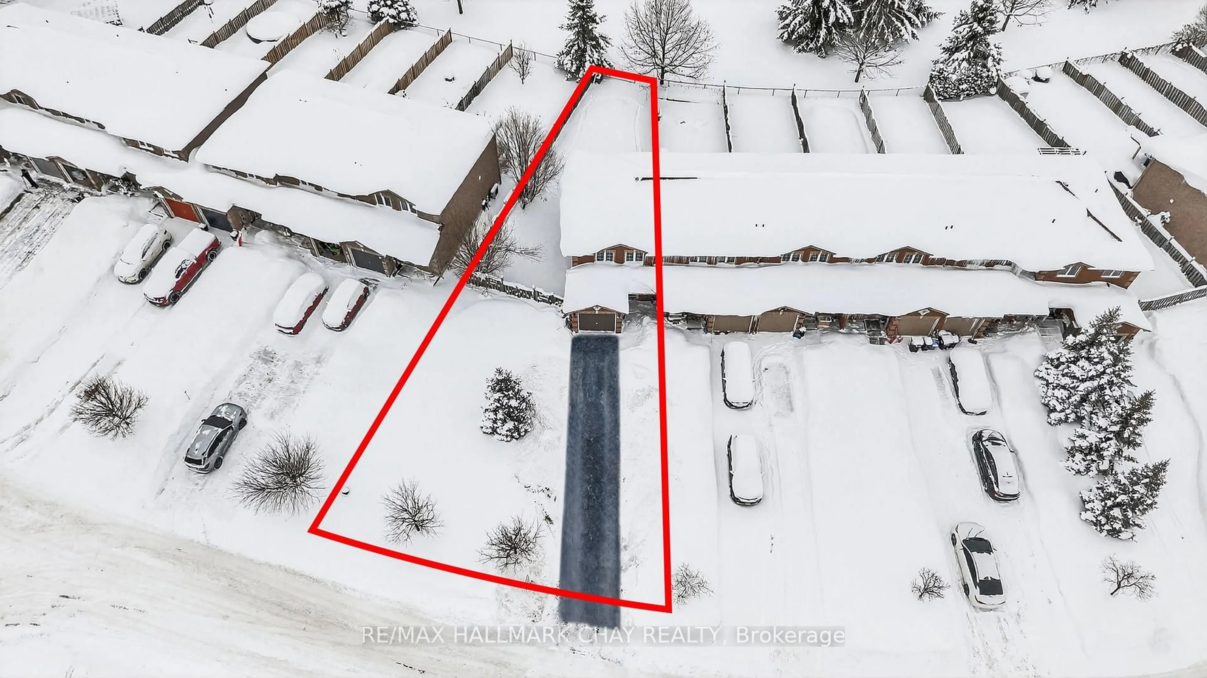 A pic from outside/outdoor area/front of a property/back of a property/a pic from drone, building for 36 Goodwin Dr, Barrie Ontario L4N 5Z7