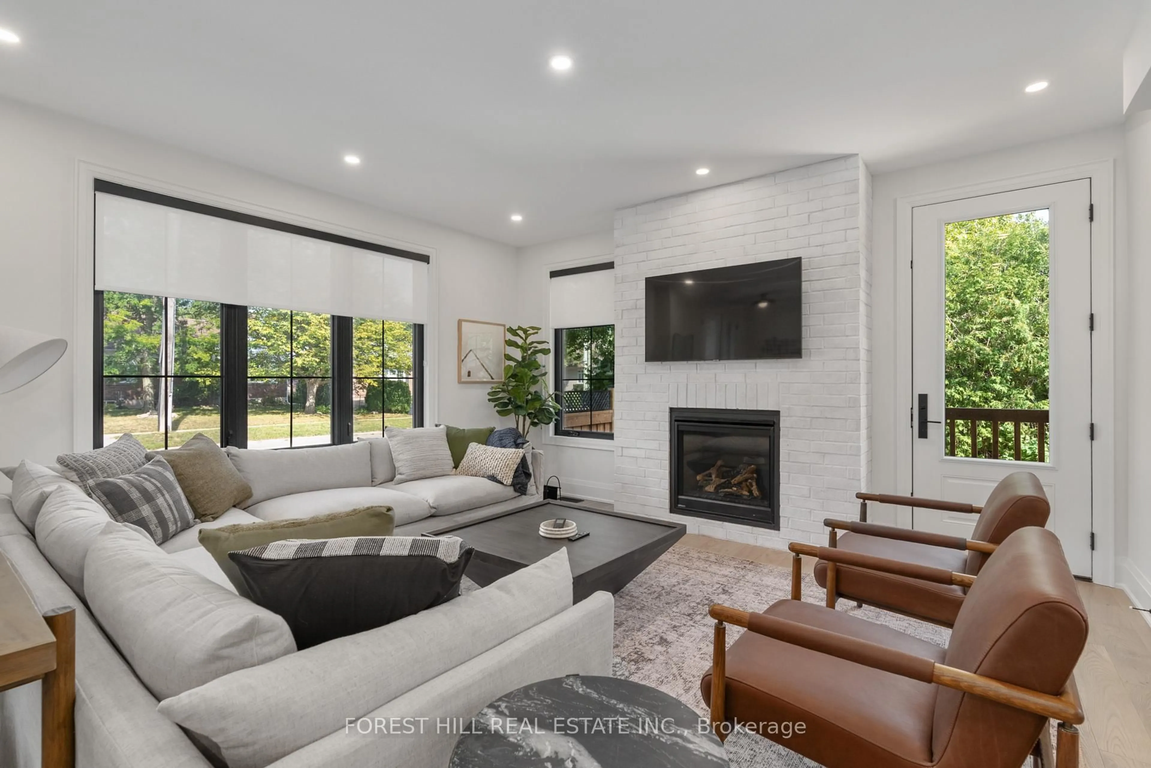 Living room with furniture, unknown for 271 Codrington St, Barrie Ontario L4M 1S7