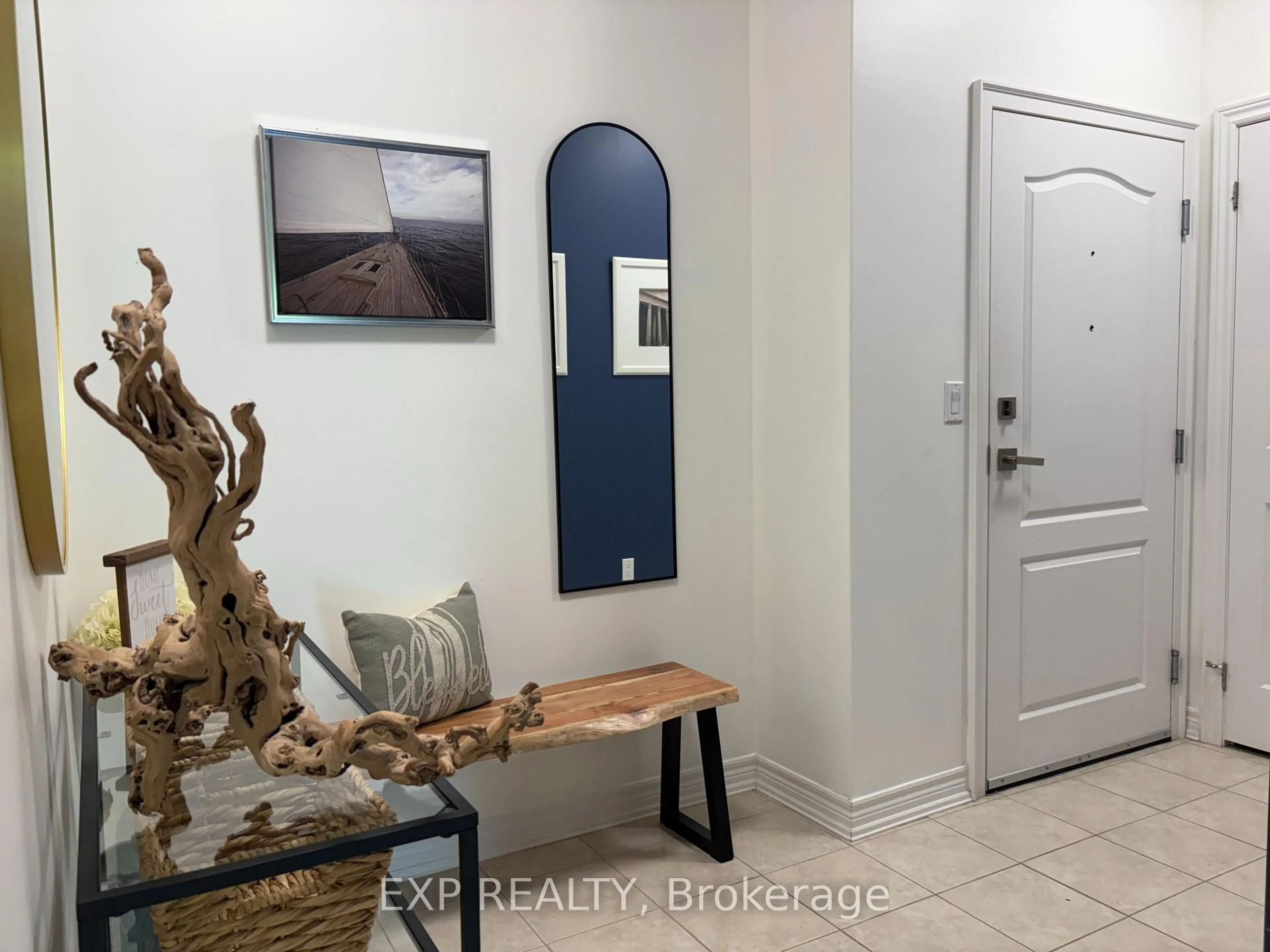 Indoor entryway for 1 Chamberlain Cres #102, Collingwood Ontario L9Y 0E3