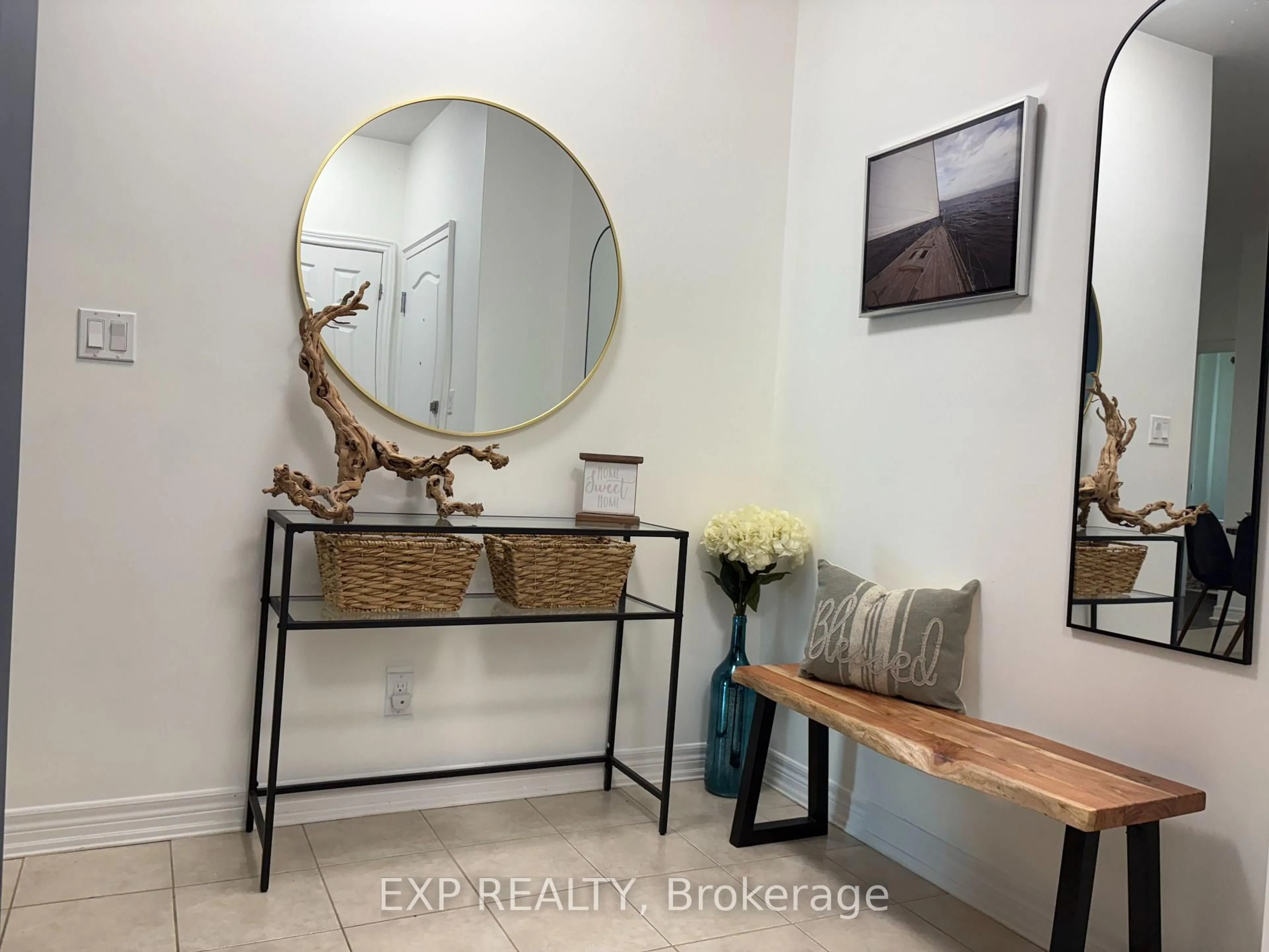 Indoor entryway for 1 Chamberlain Cres #102, Collingwood Ontario L9Y 0E3