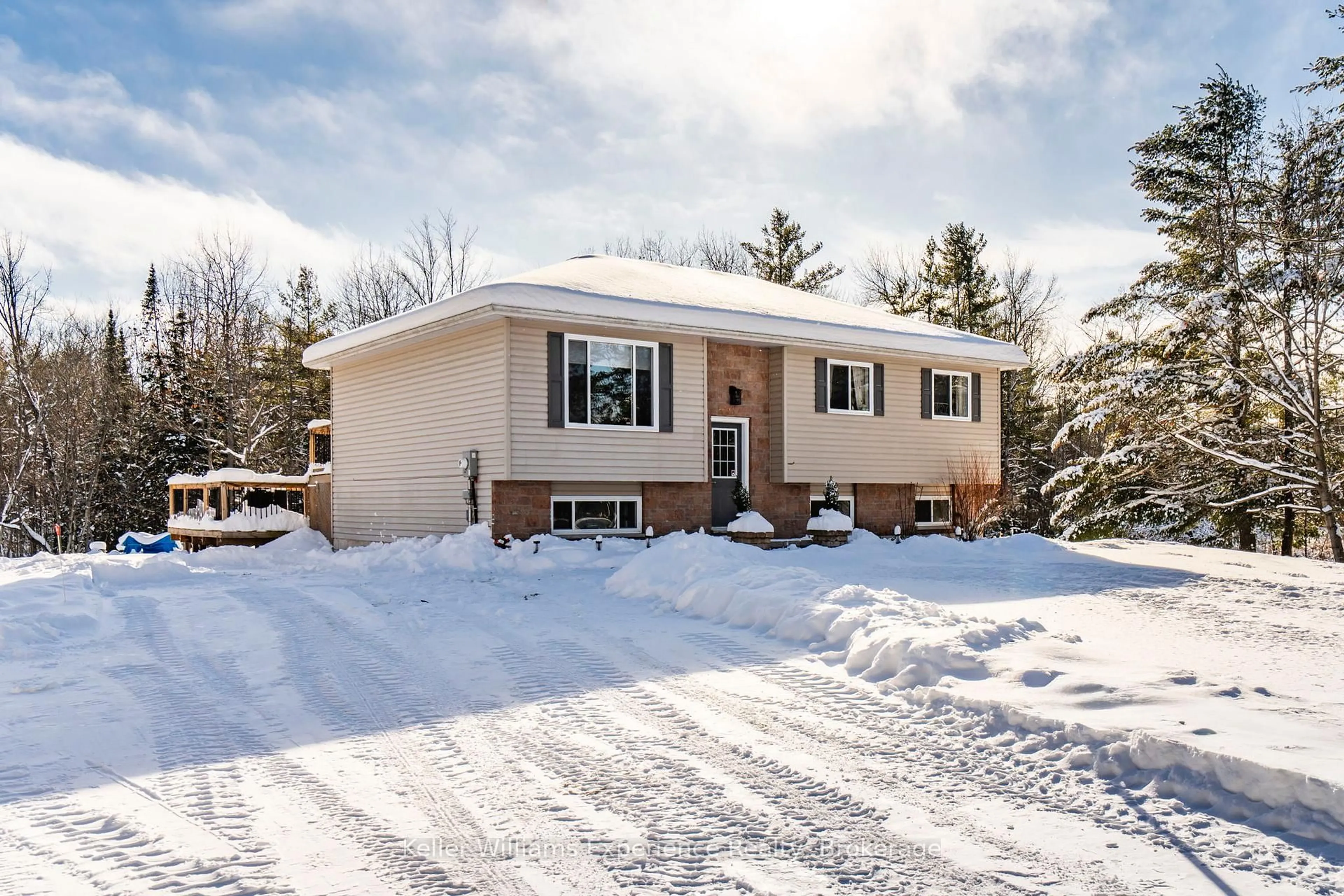 Home with vinyl exterior material, street for 2891 Brady Dr, Severn Ontario P0E 1N0