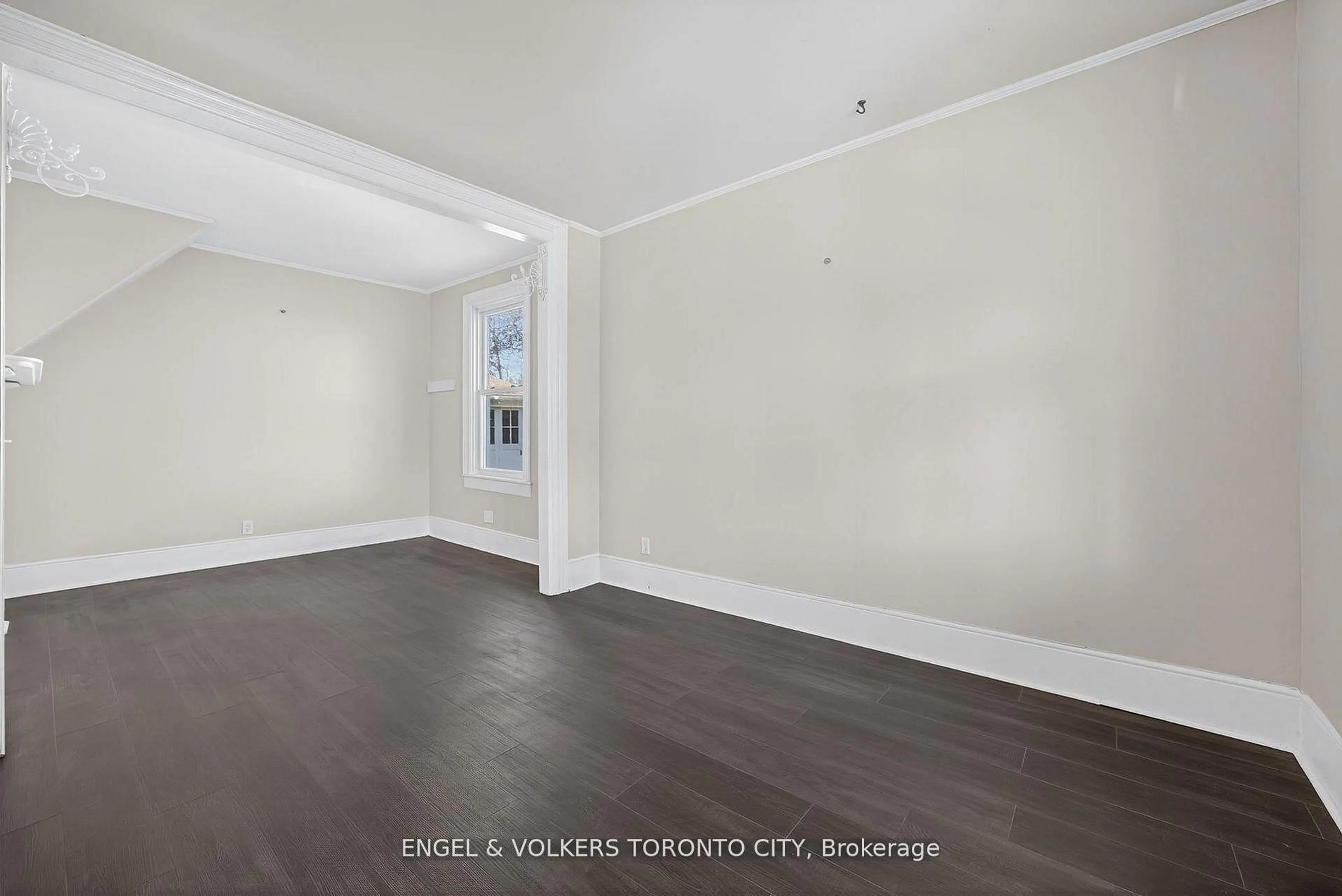 A pic of a room for 52 Parkside Dr, Barrie Ontario L4N 1W9