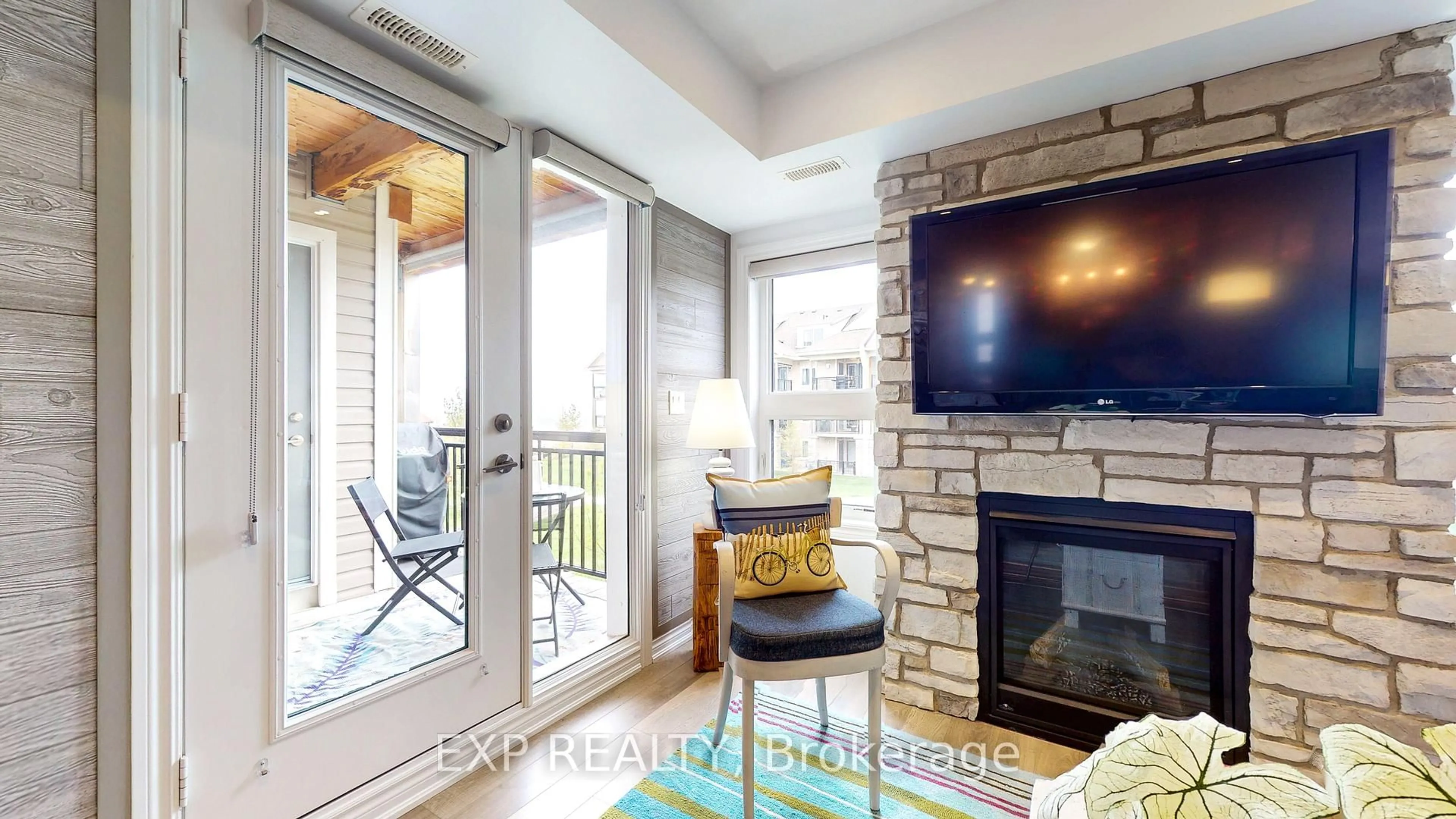 Living room with furniture, wood/laminate floor for 5 Anchorage Cres #202, Collingwood Ontario L9Y 0Y6