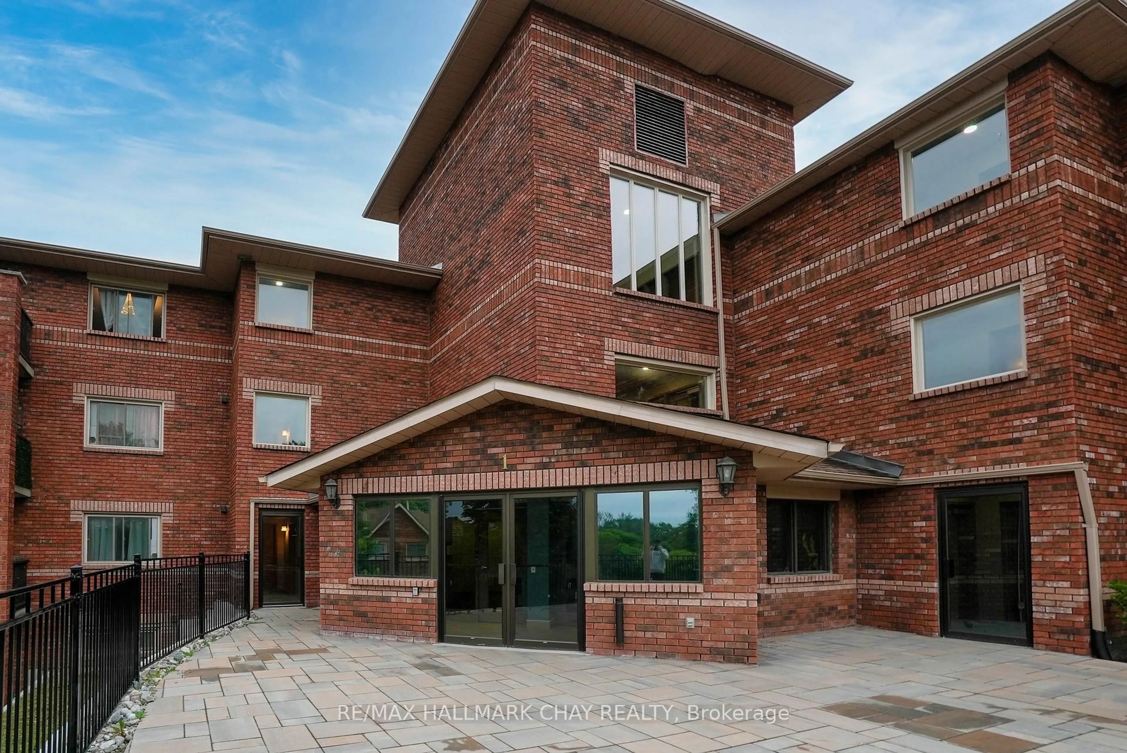 Home with brick exterior material, building for 1 Quail Cres #106, Barrie Ontario L4N 6W9