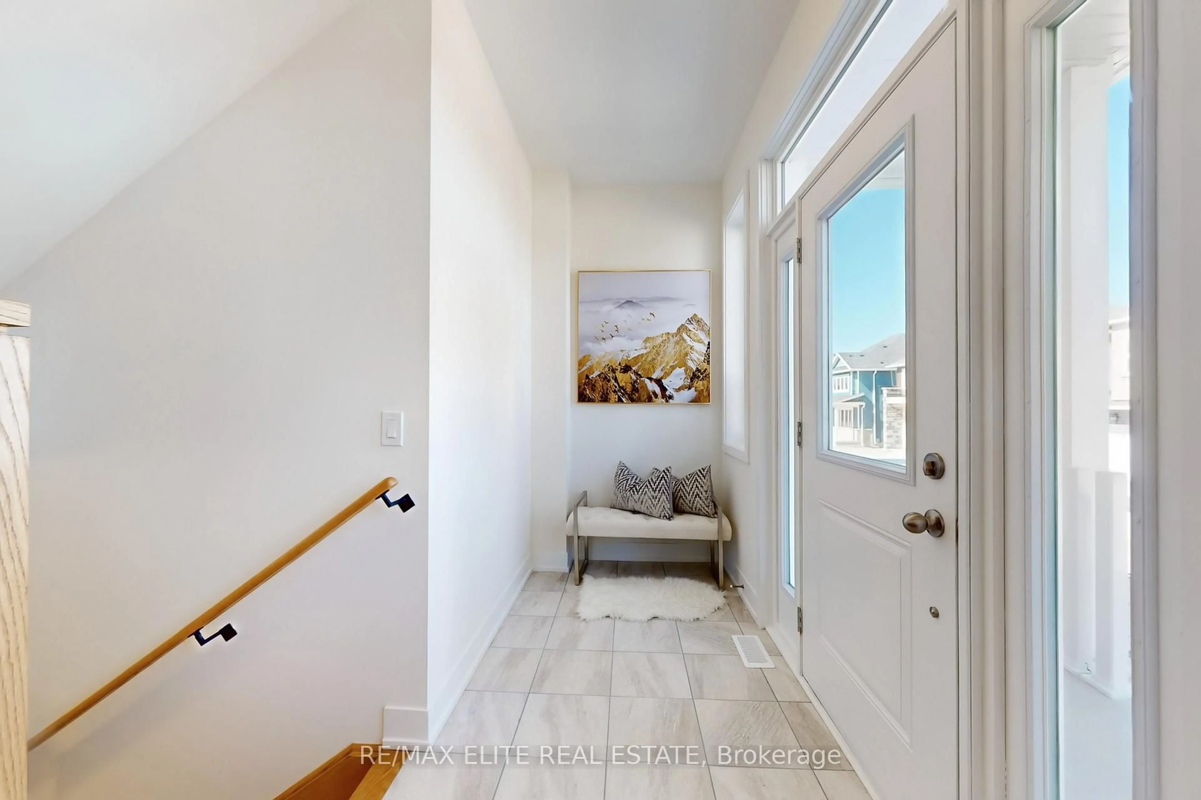 Indoor entryway for lot 10 Hampton Lane, Barrie Ontario L4N 6H2