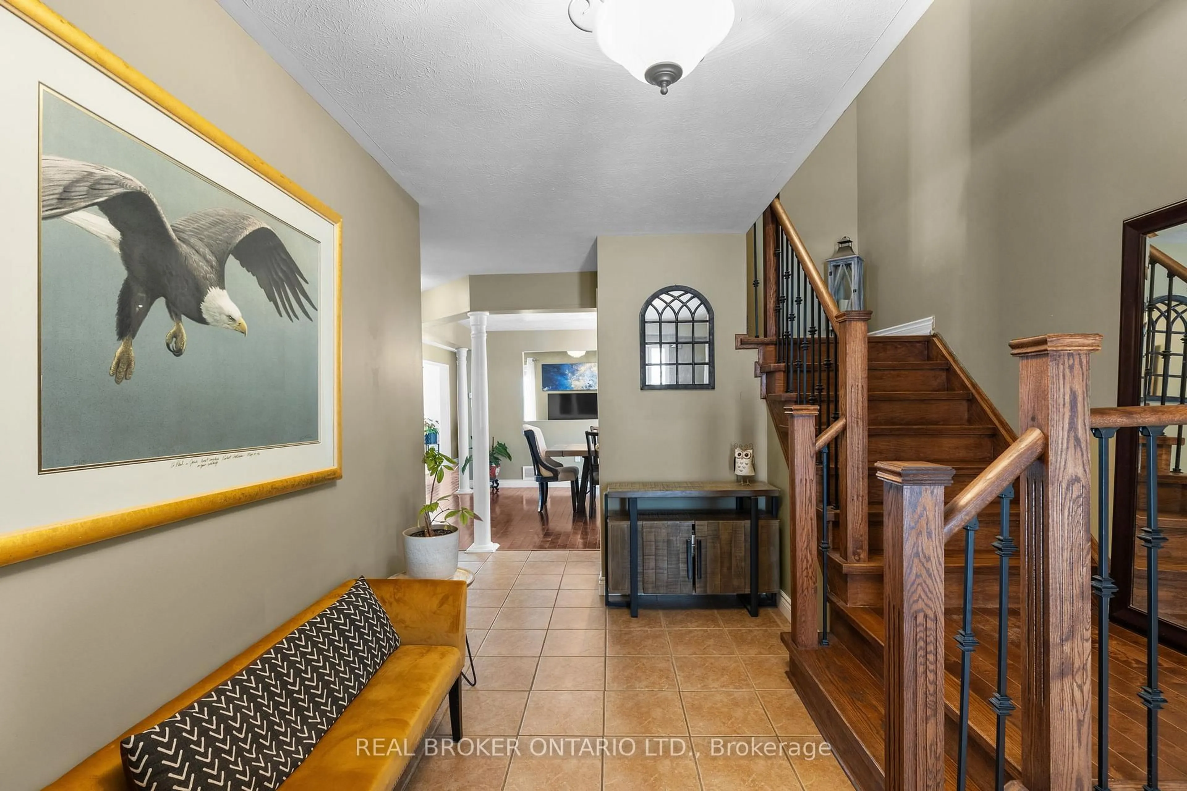 Indoor foyer for 3173 Bass Lake Side Rd, Orillia Ontario L3V 7Y4