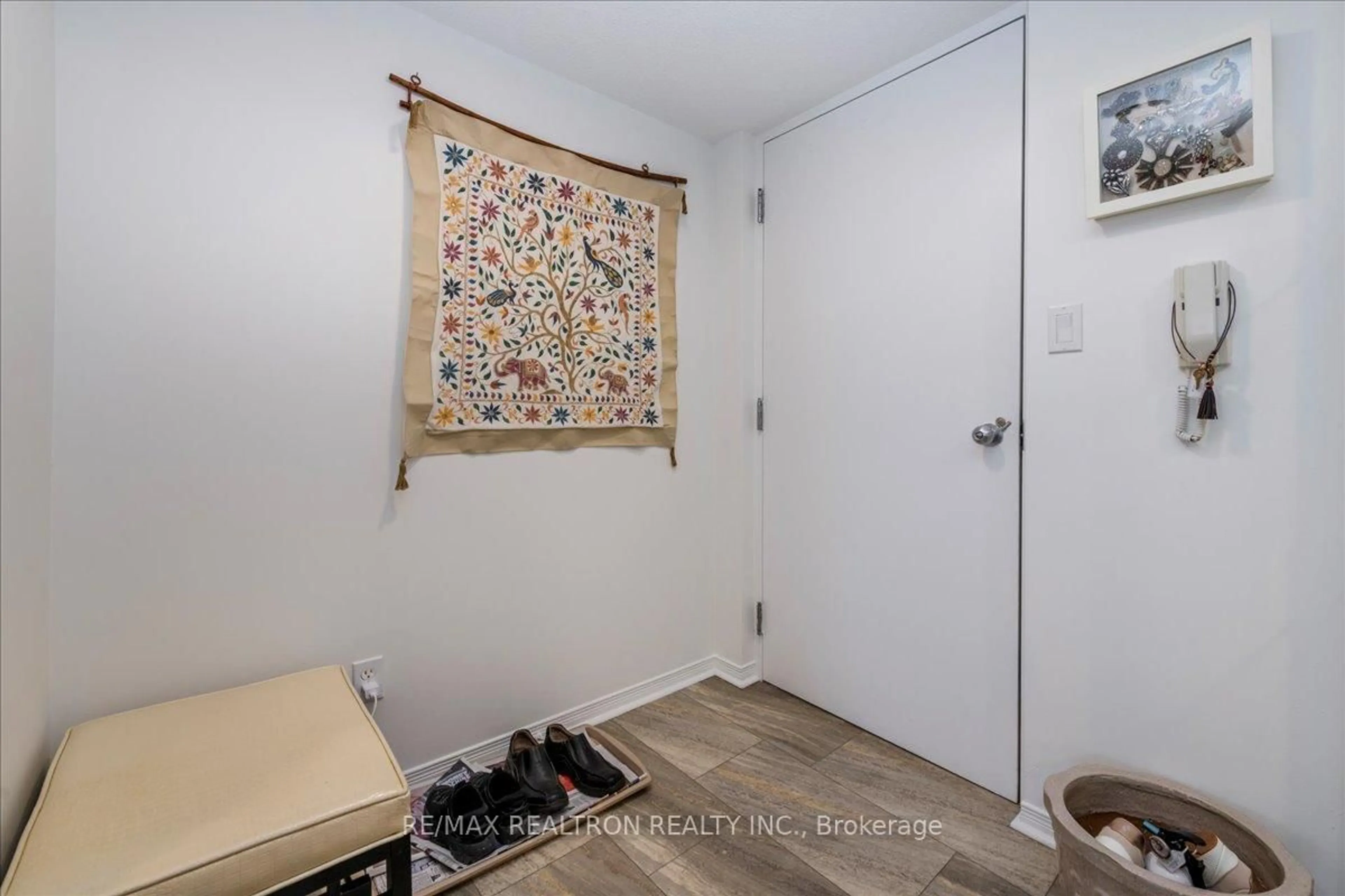 Unknown for 107 Bond St #101, Orillia Ontario L3V 1J7