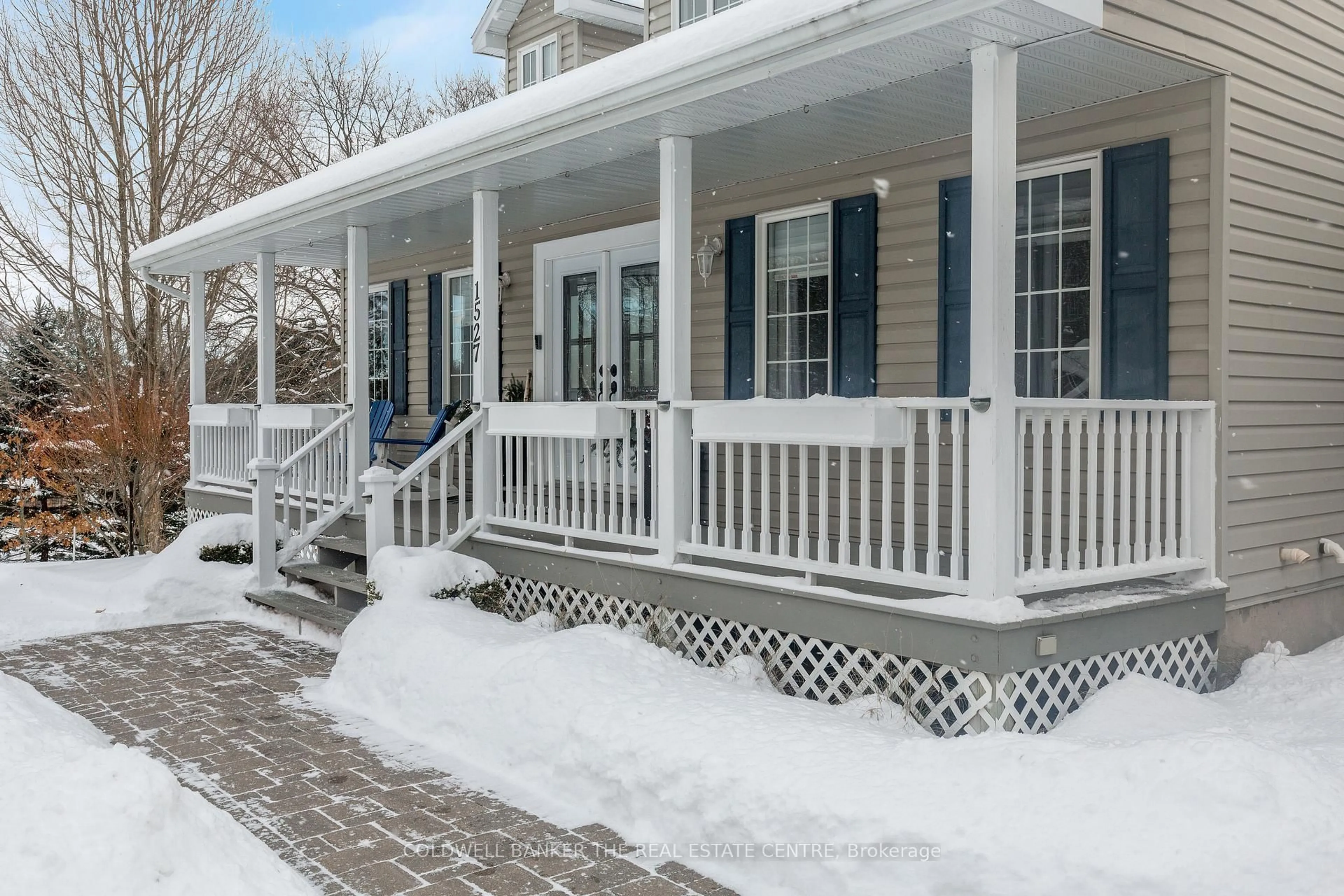 Home with vinyl exterior material, street for 1527 Par Four Dr, Midland Ontario L4R 5K3