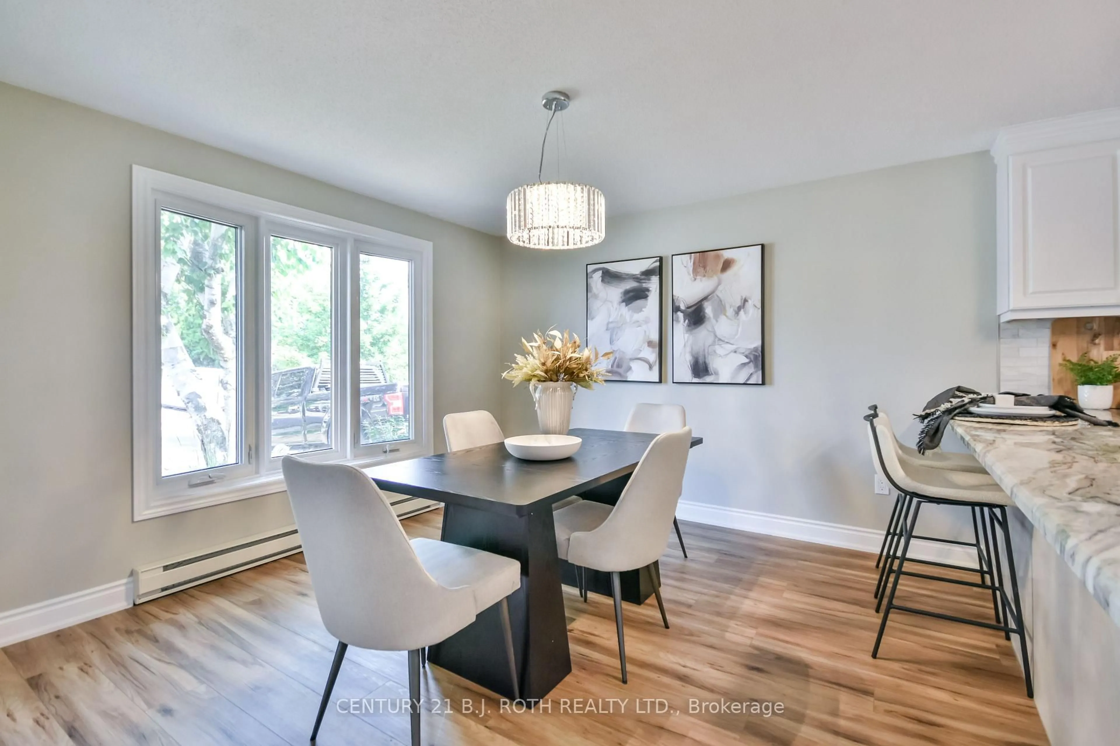 Dining room, wood/laminate floor for 49 Ridgeway Ave, Barrie Ontario L4N 5M2